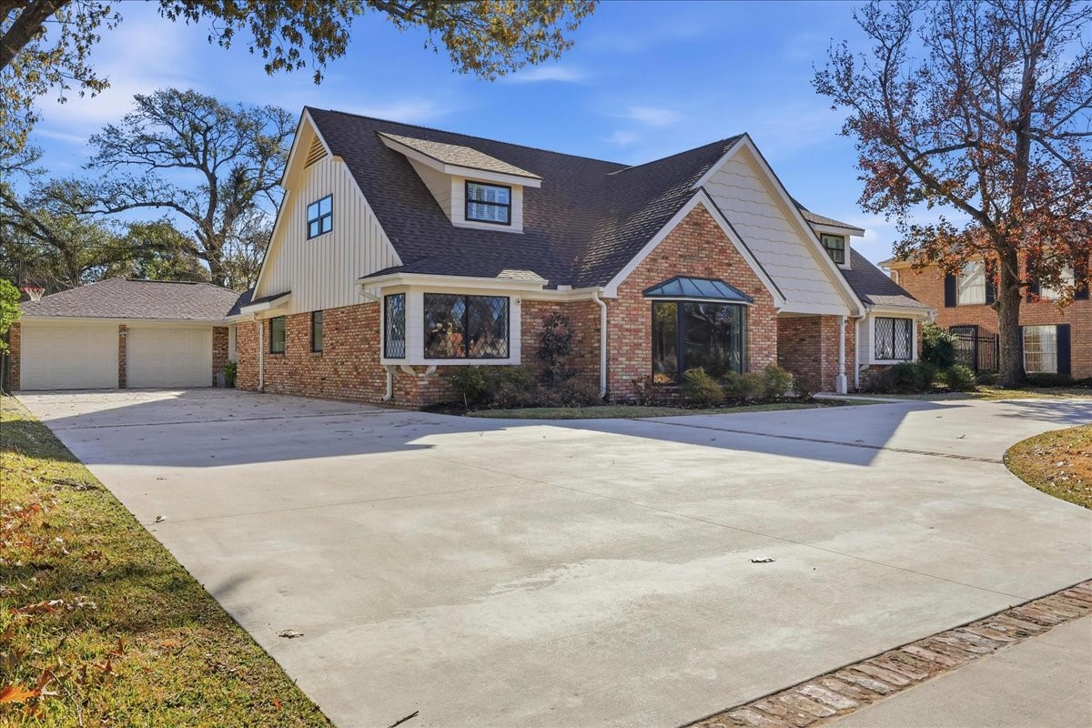 1540 Infinity Lane Property Photo 4