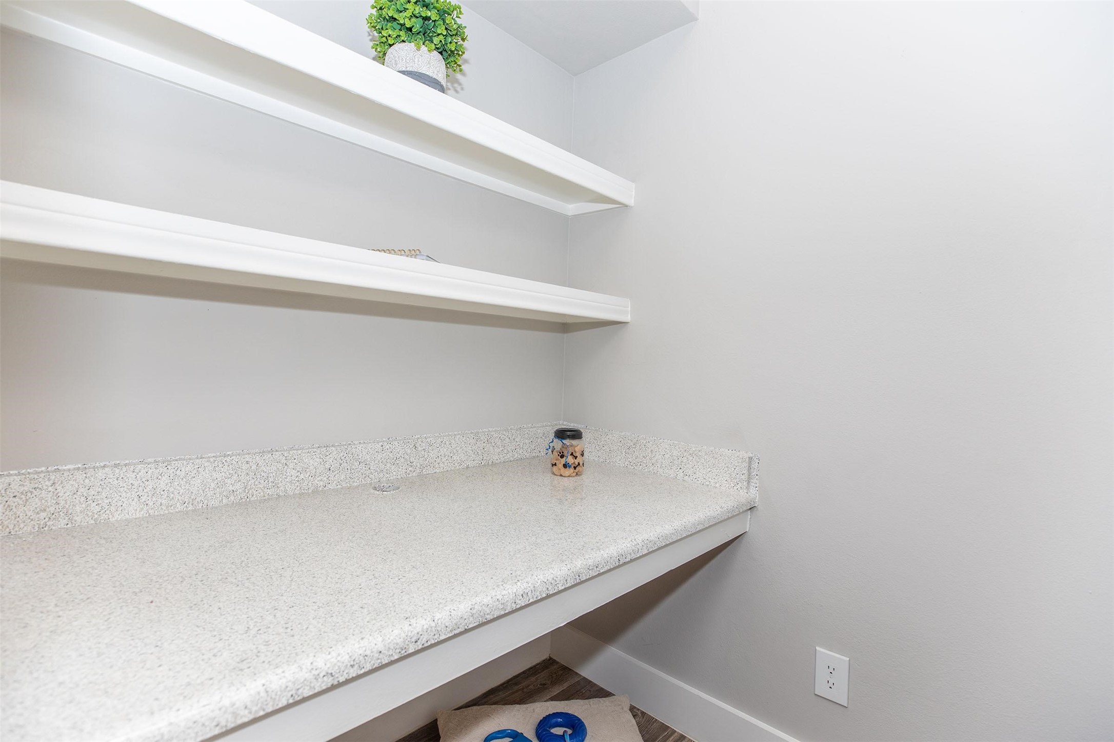 19100 N Glenwest Drive 936 Property Photo 19