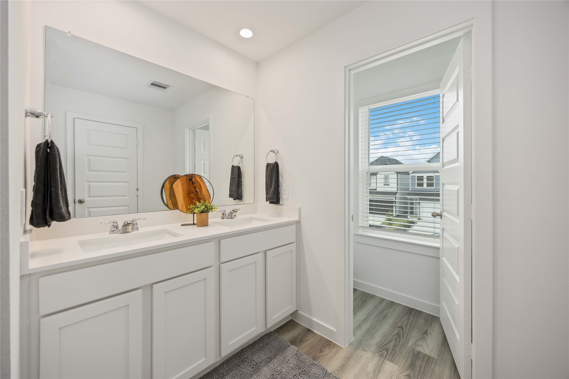 2811 Milton Lodge Lane Property Photo 9