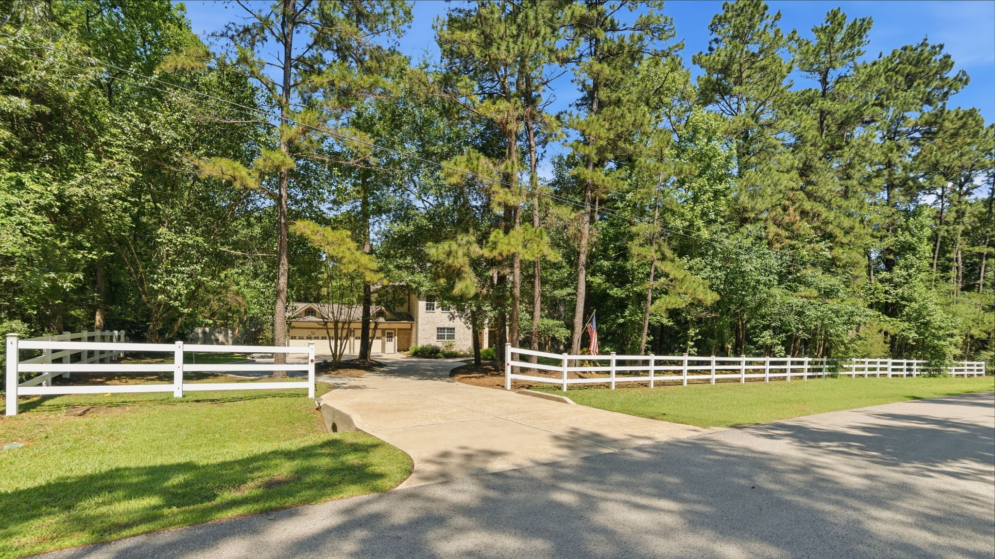 39 Creek Forest Lane Property Photo 2