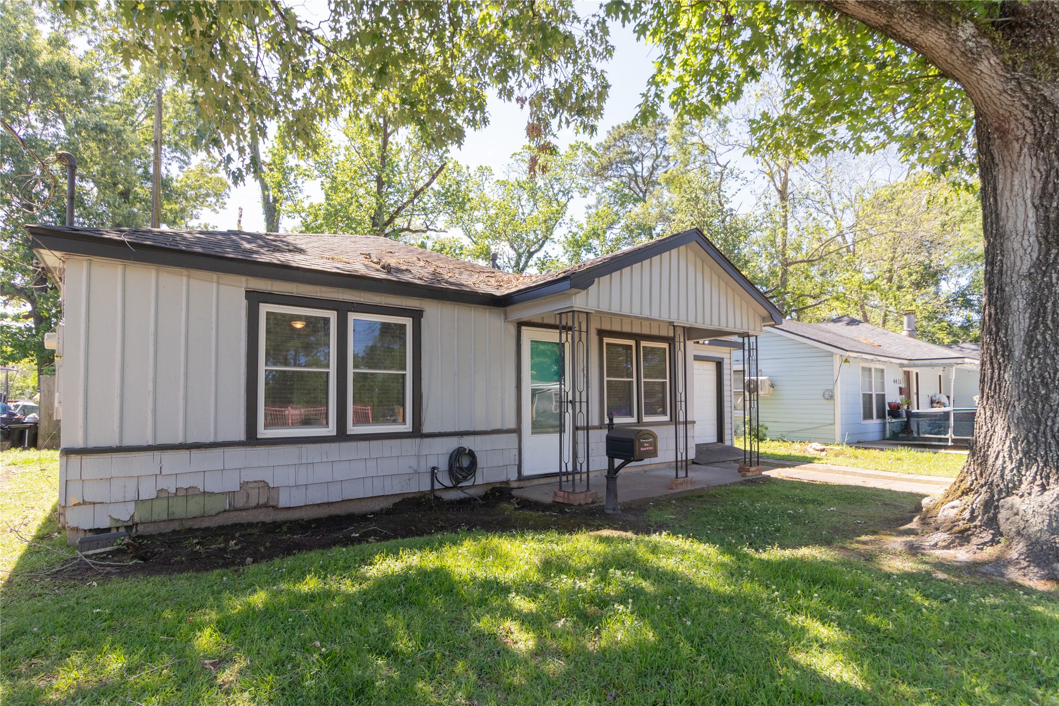4425 Harding Drive Property Photo 3
