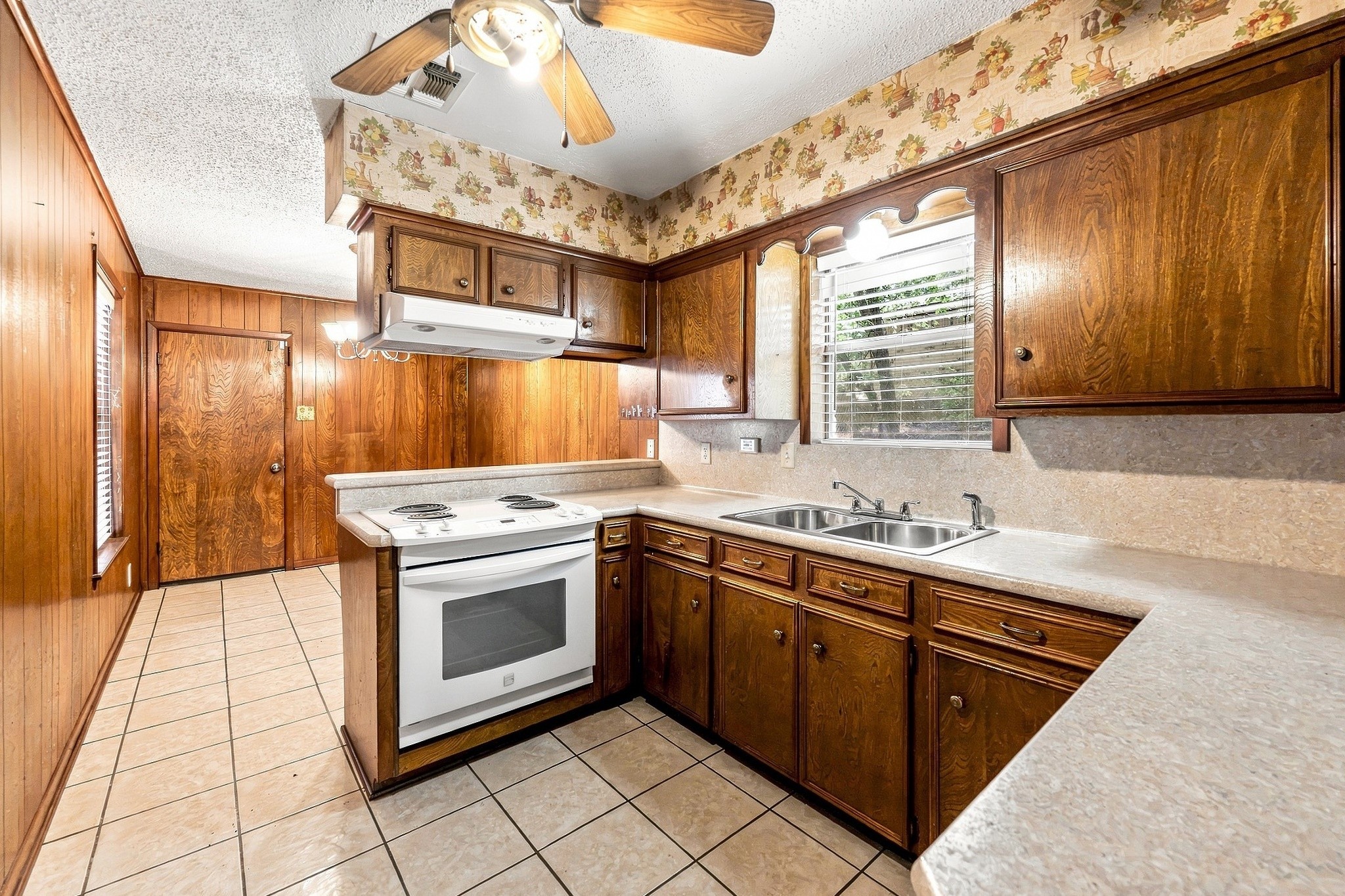 323 Park Hill Street Property Photo 4