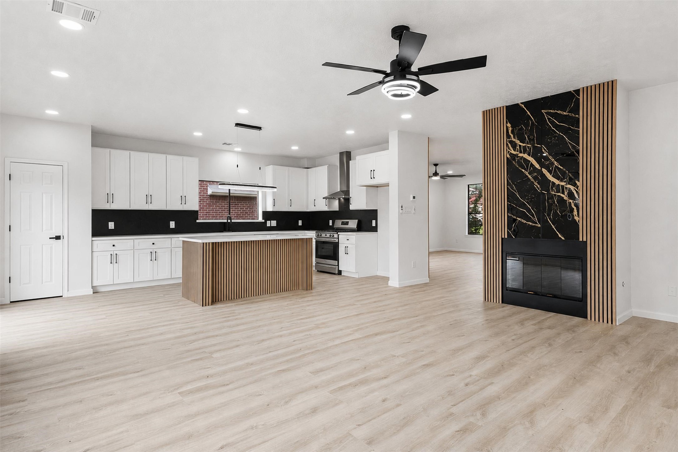 2522 Willow Springs Lane Property Photo 8