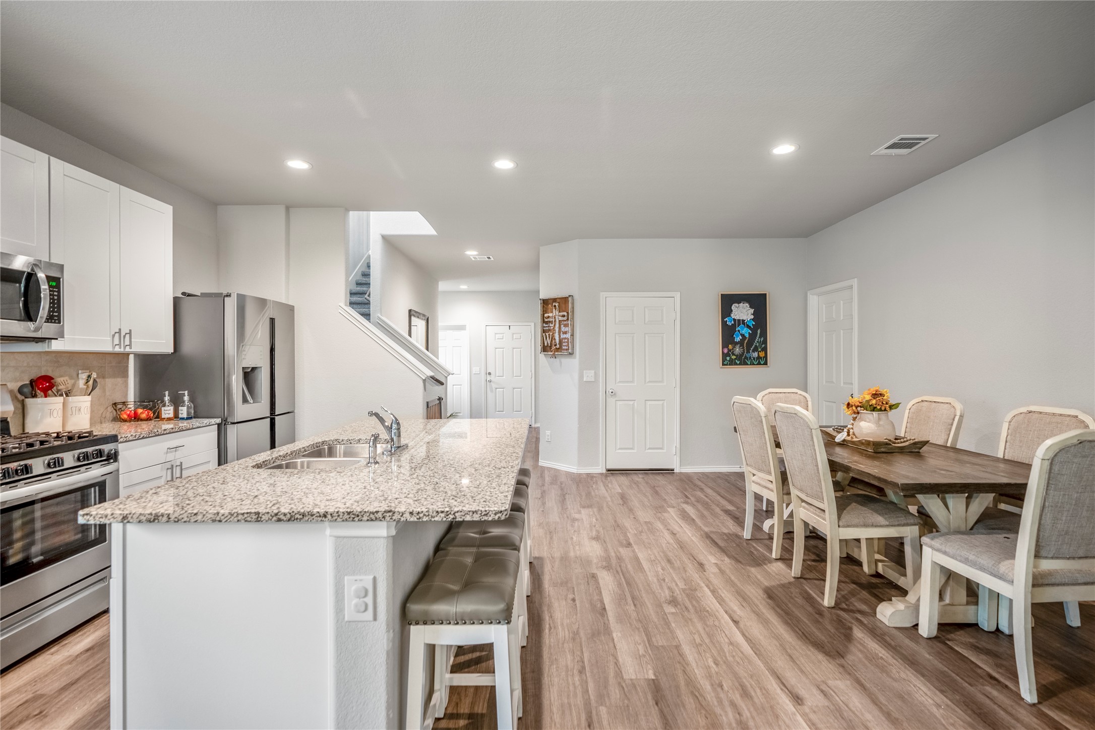 210 Bellewood Manor Drive Property Photo 8
