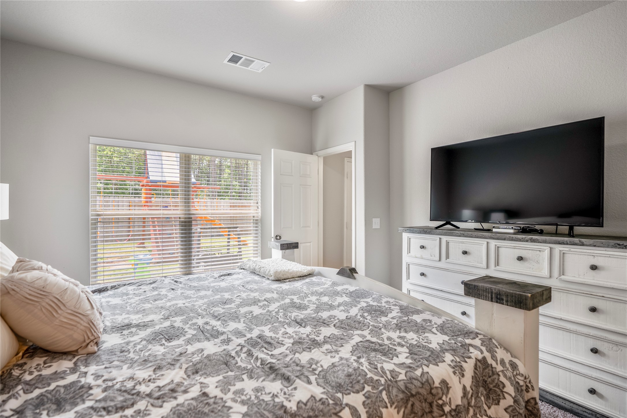 210 Bellewood Manor Drive Property Photo 16