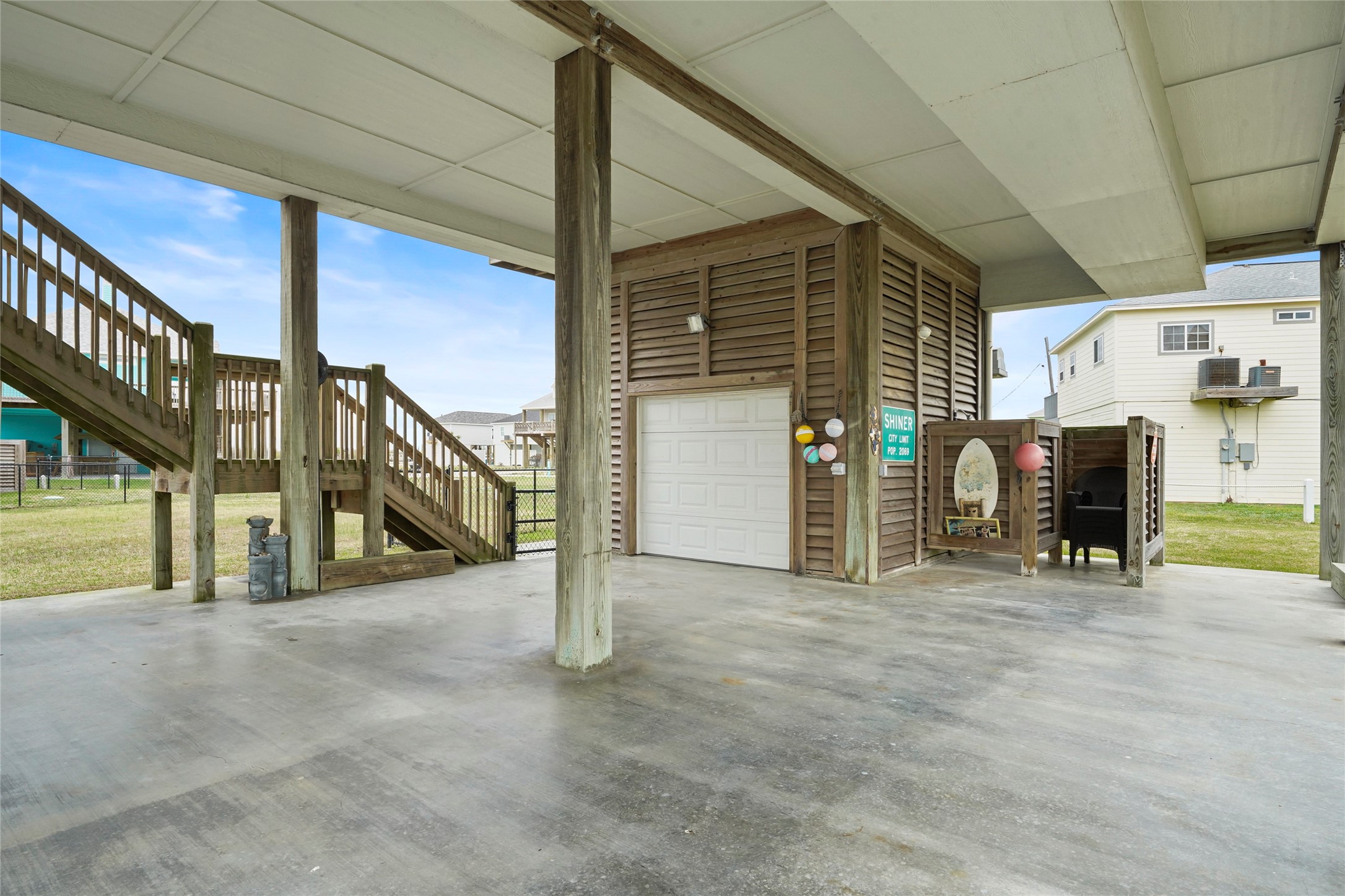 962 Driftwood Drive Property Photo 3
