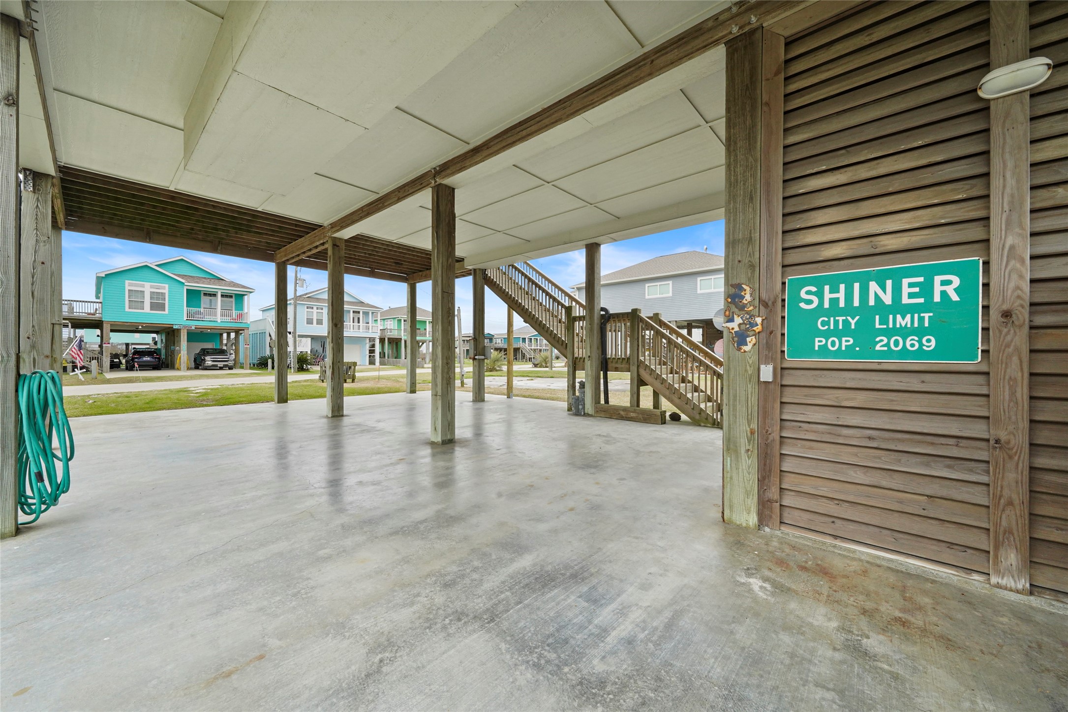 962 Driftwood Drive Property Photo 4