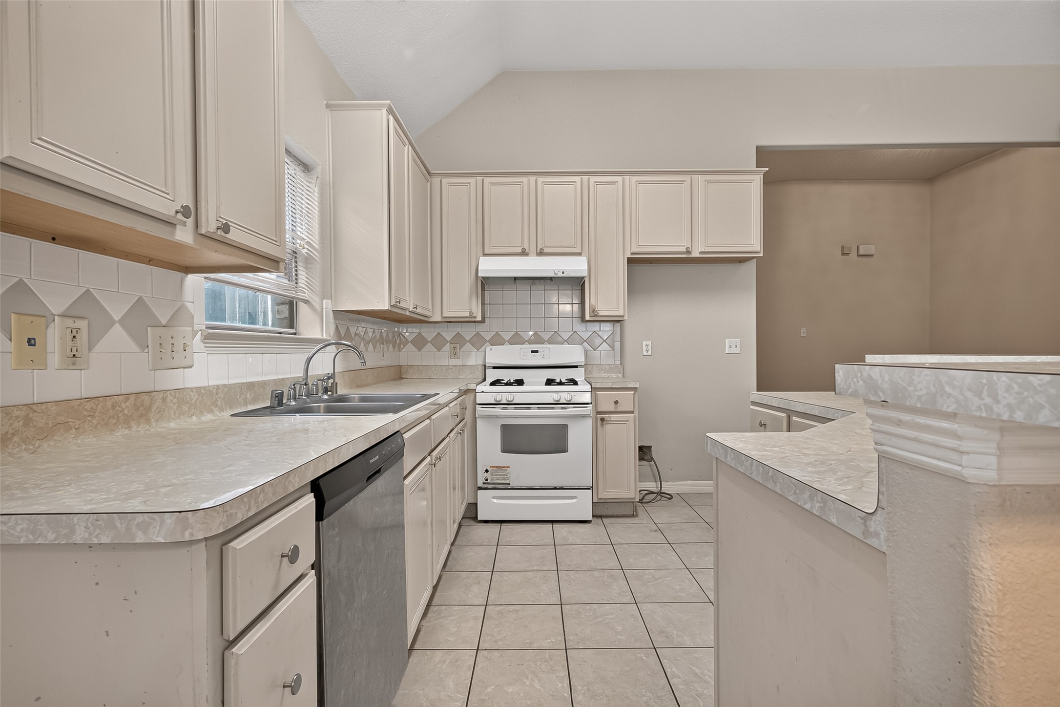 8503 Raybluff Lane Property Photo 17