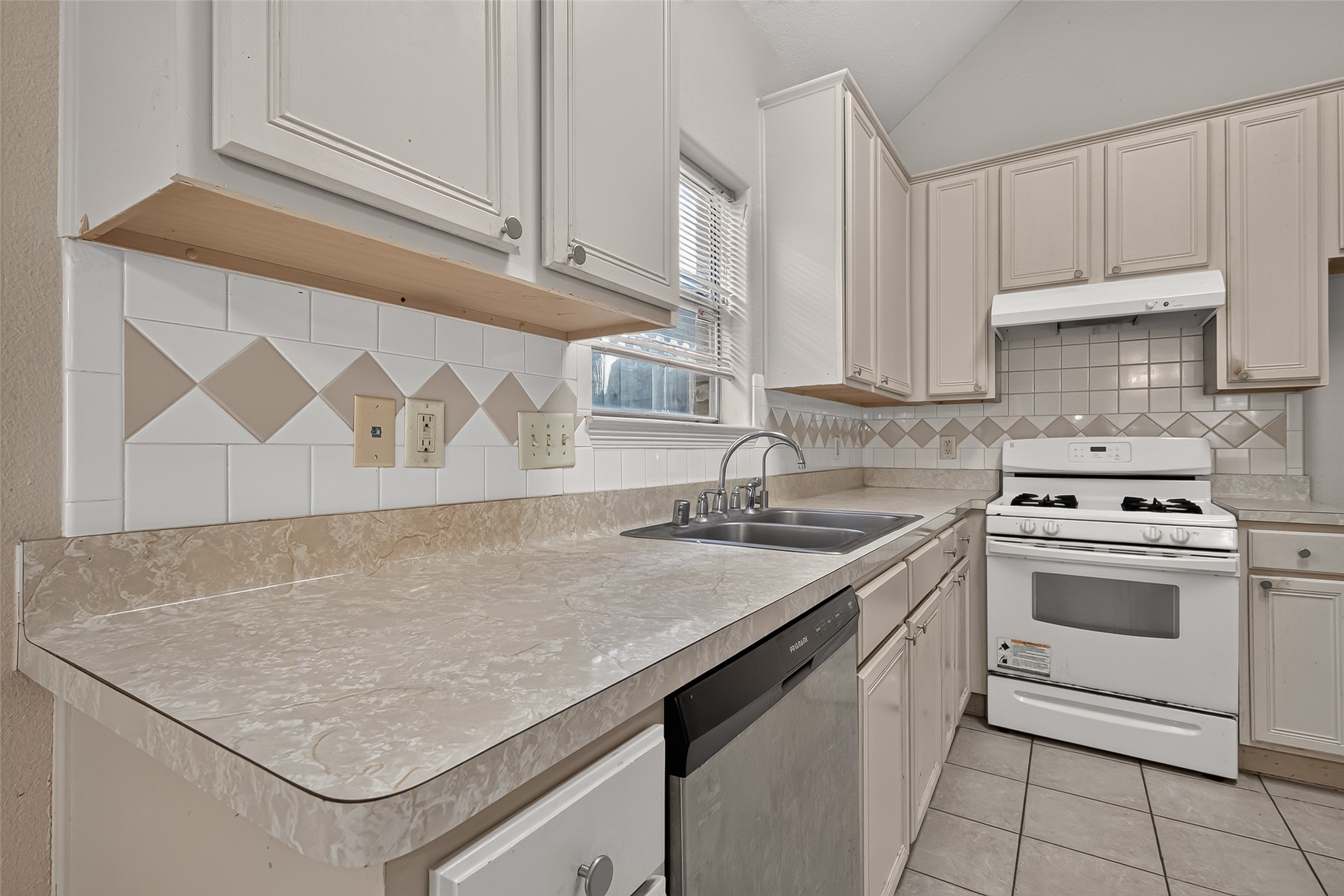 8503 Raybluff Lane Property Photo 18