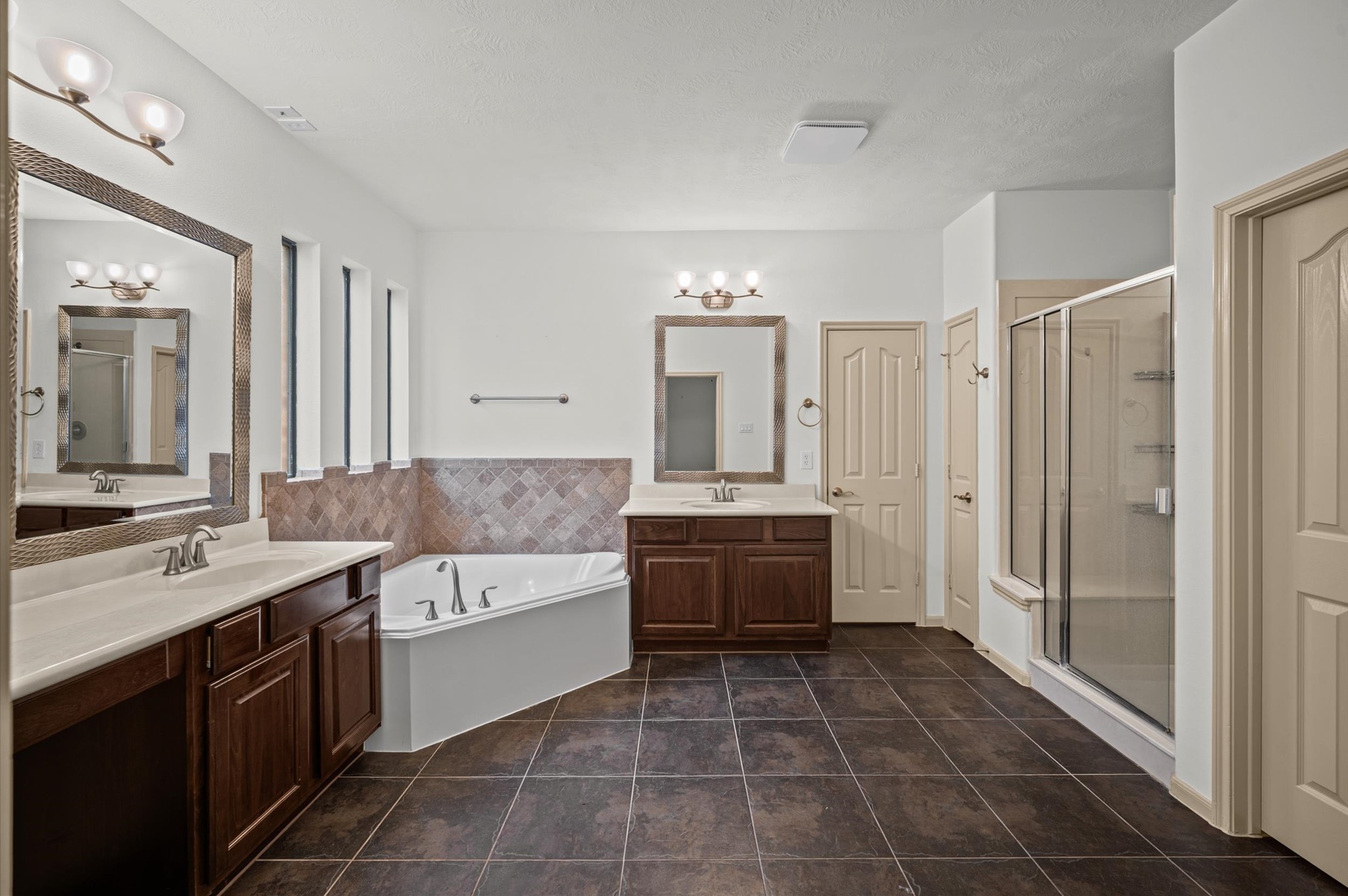 21115 Knight Quest Drive Property Photo 24