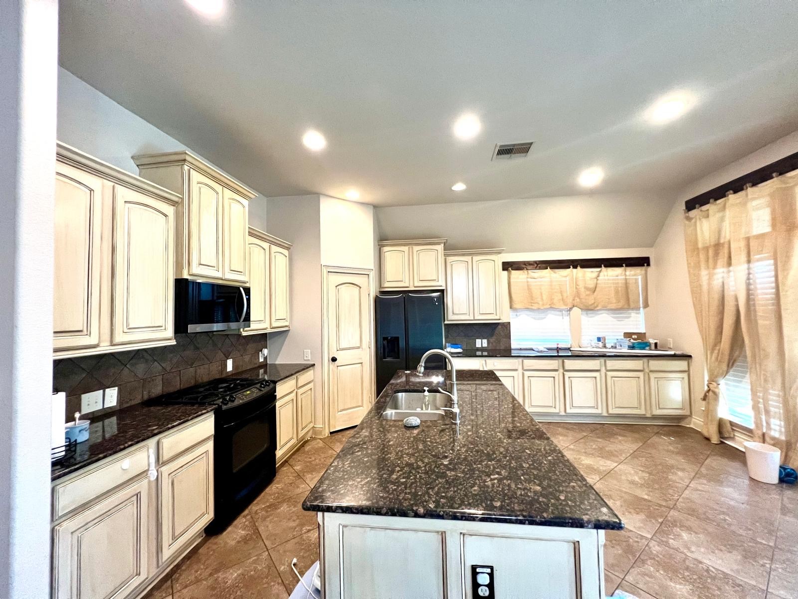 2801 Field Hollow Drive Property Photo 5
