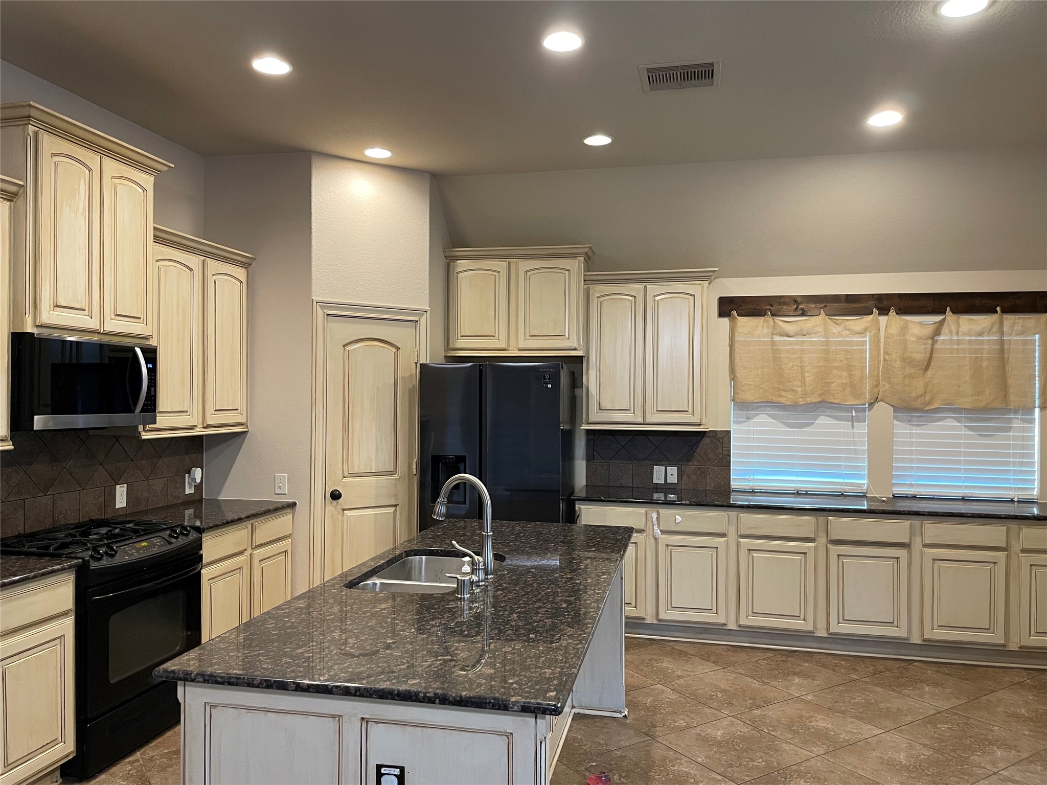 2801 Field Hollow Drive Property Photo 6