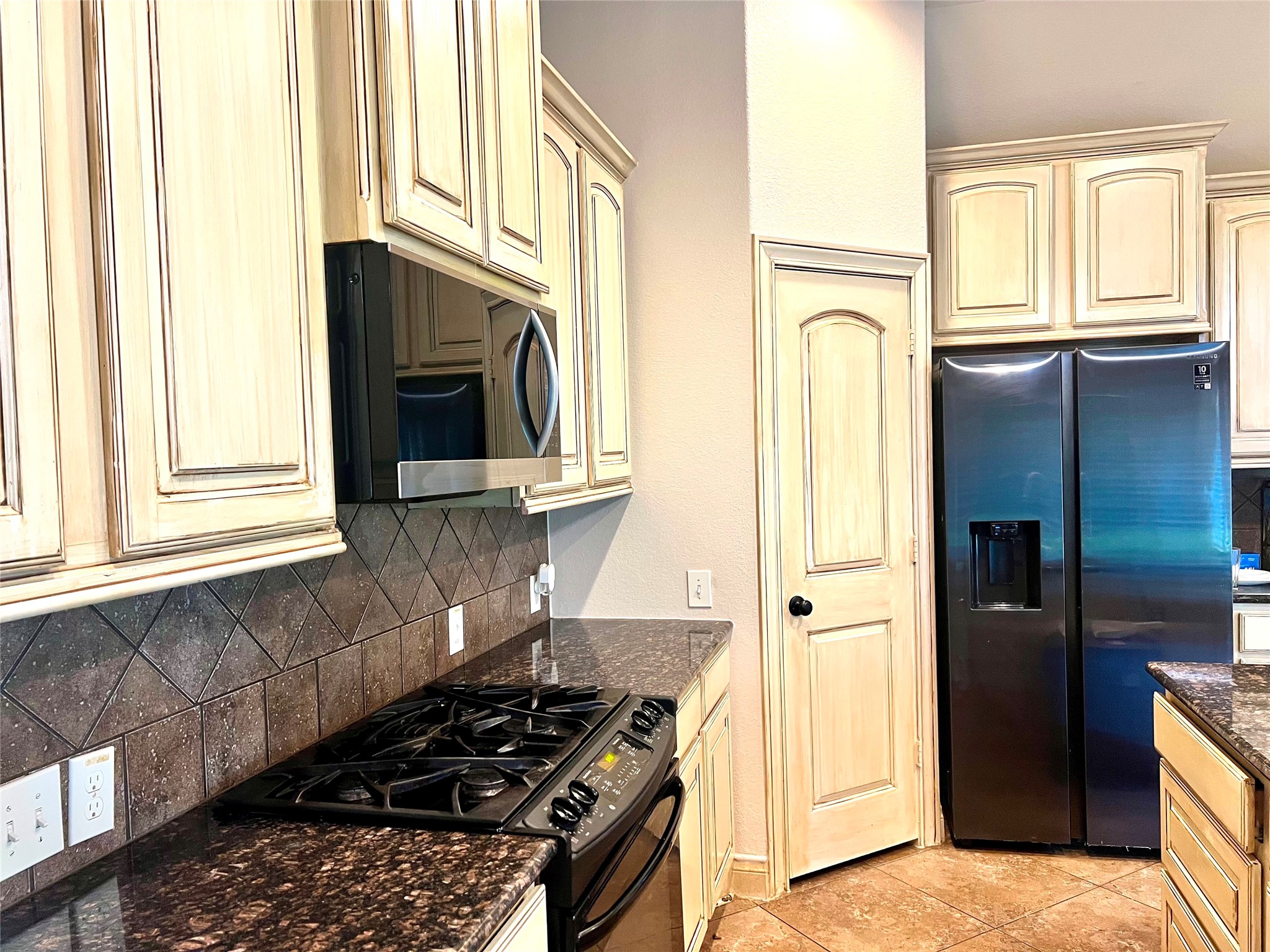 2801 Field Hollow Drive Property Photo 7