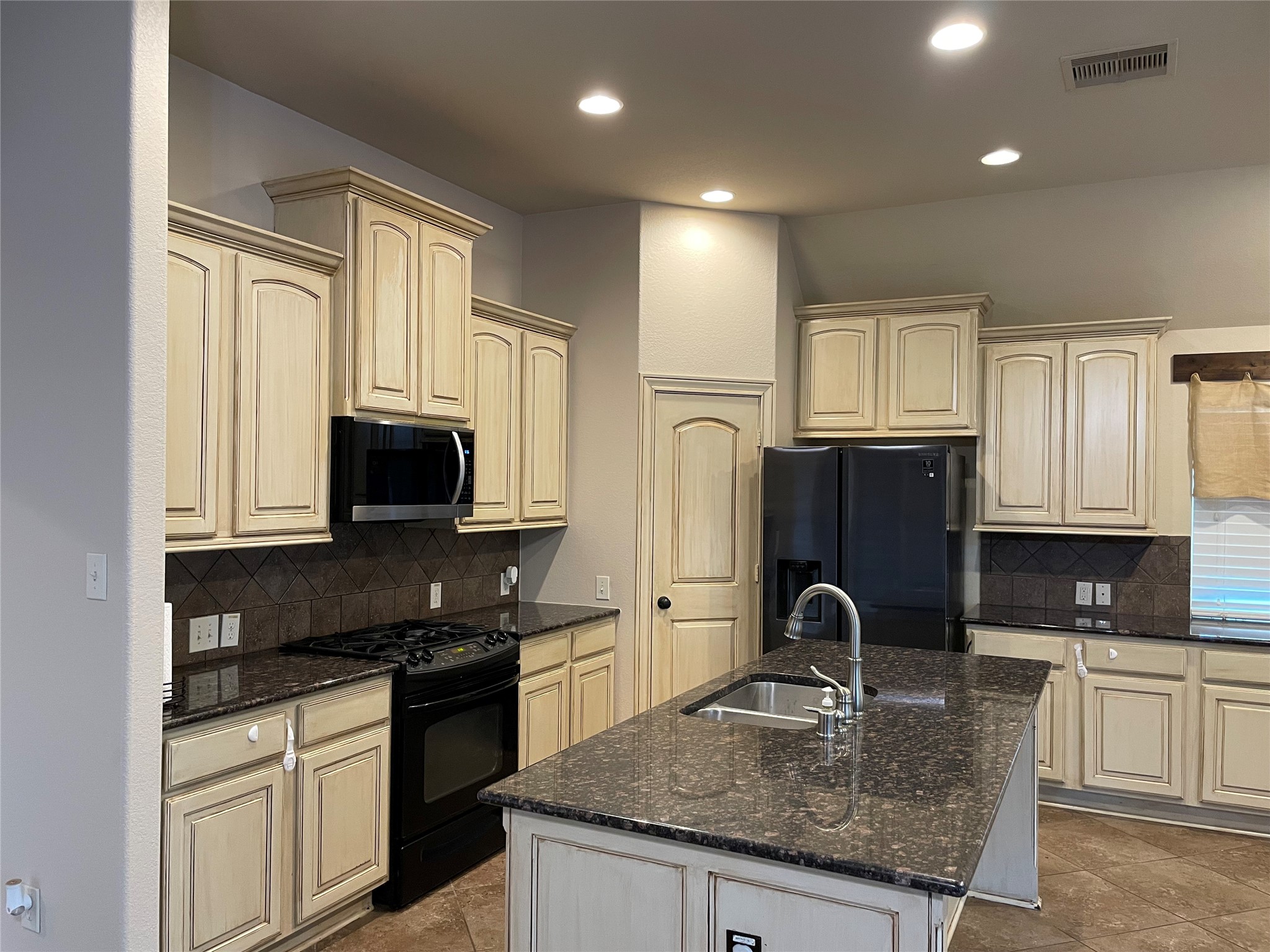 2801 Field Hollow Drive Property Photo 8