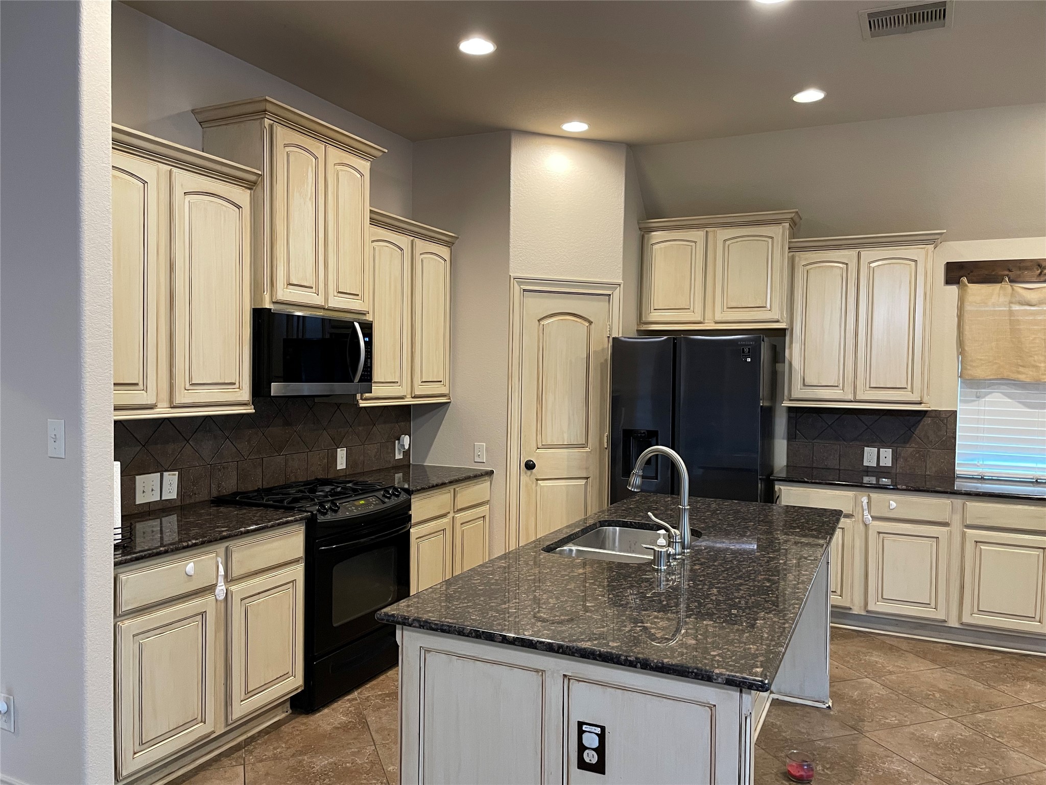 2801 Field Hollow Drive Property Photo 9