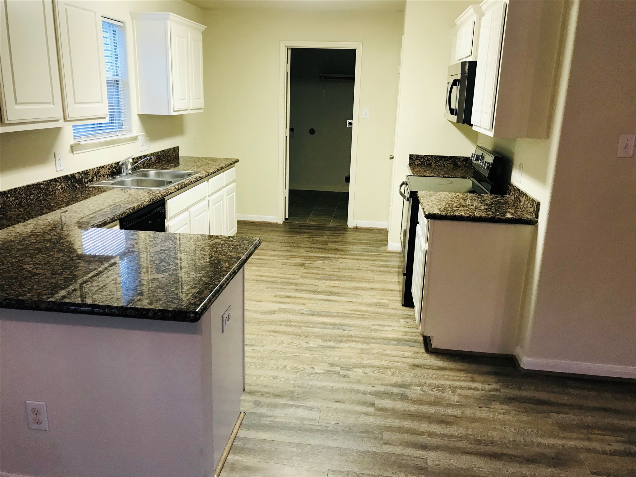 28854 Llano River Loop Property Photo 5