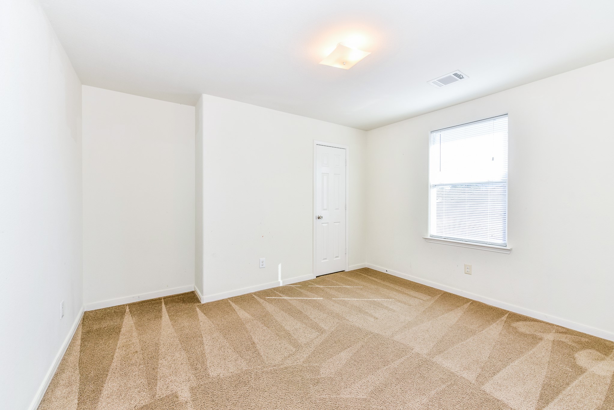 28854 Llano River Loop Property Photo 6
