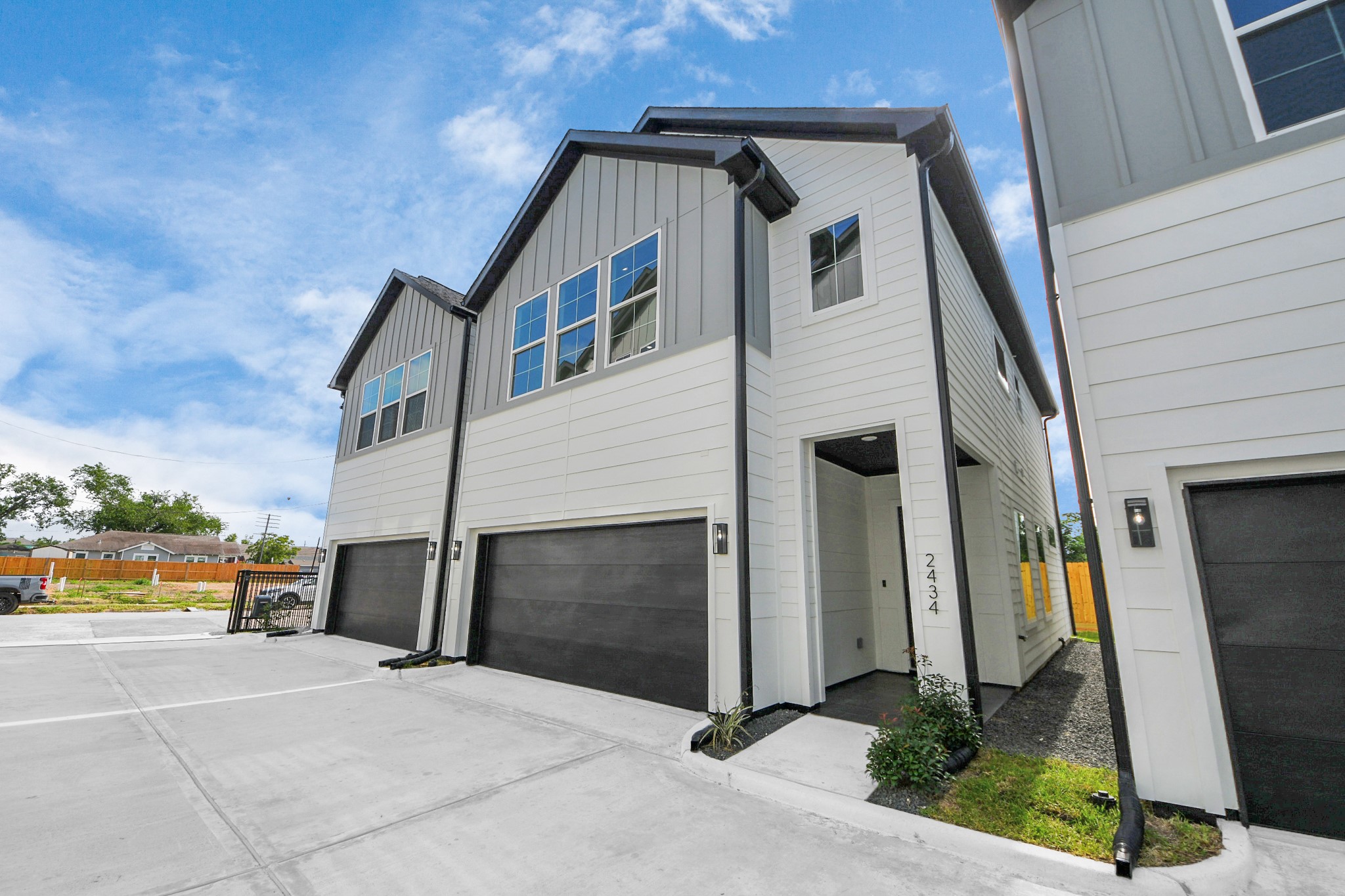 2434 Harrington Street Property Photo 2