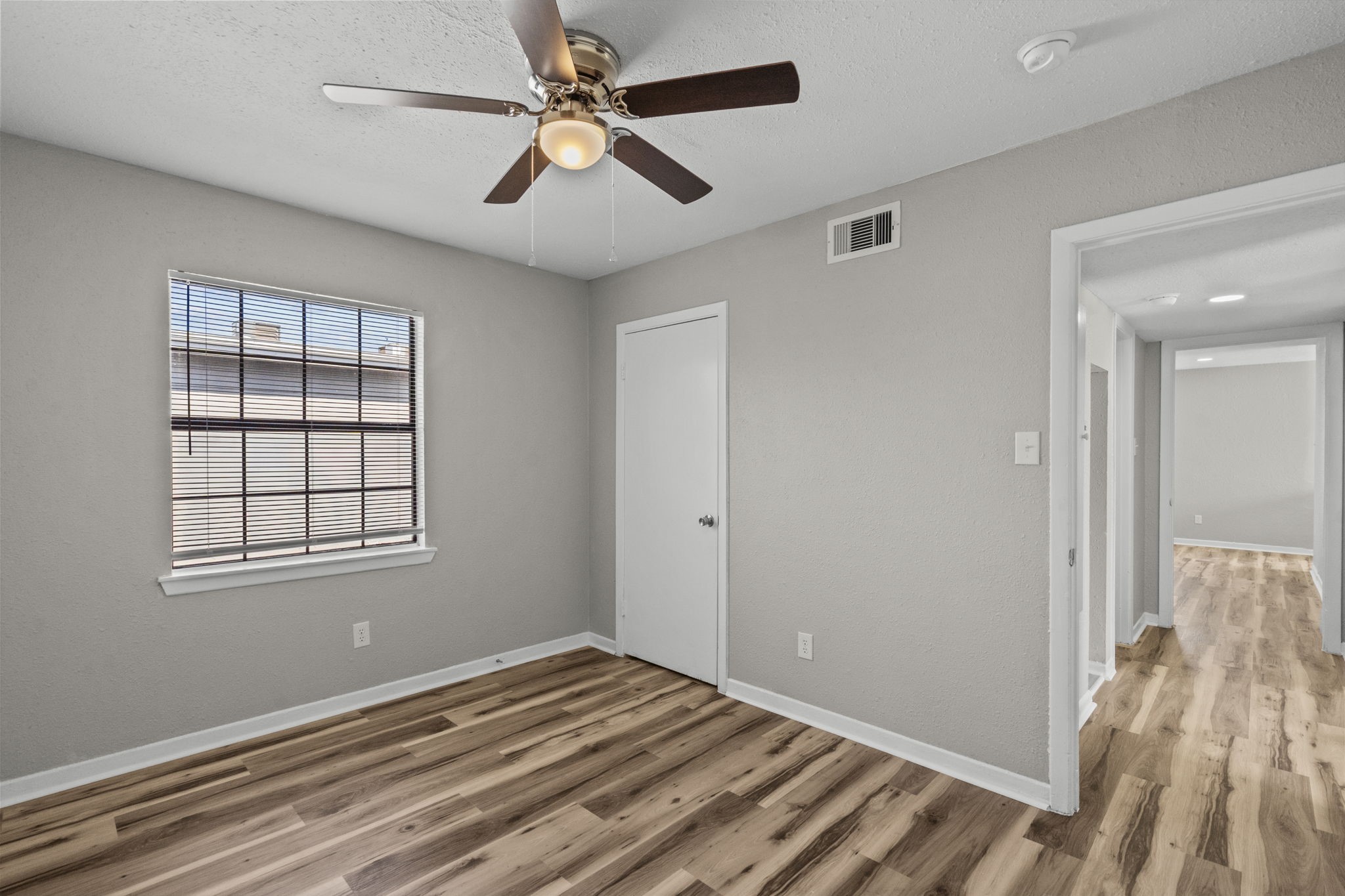 1927 Avenue M 1/2 10 Property Photo 5