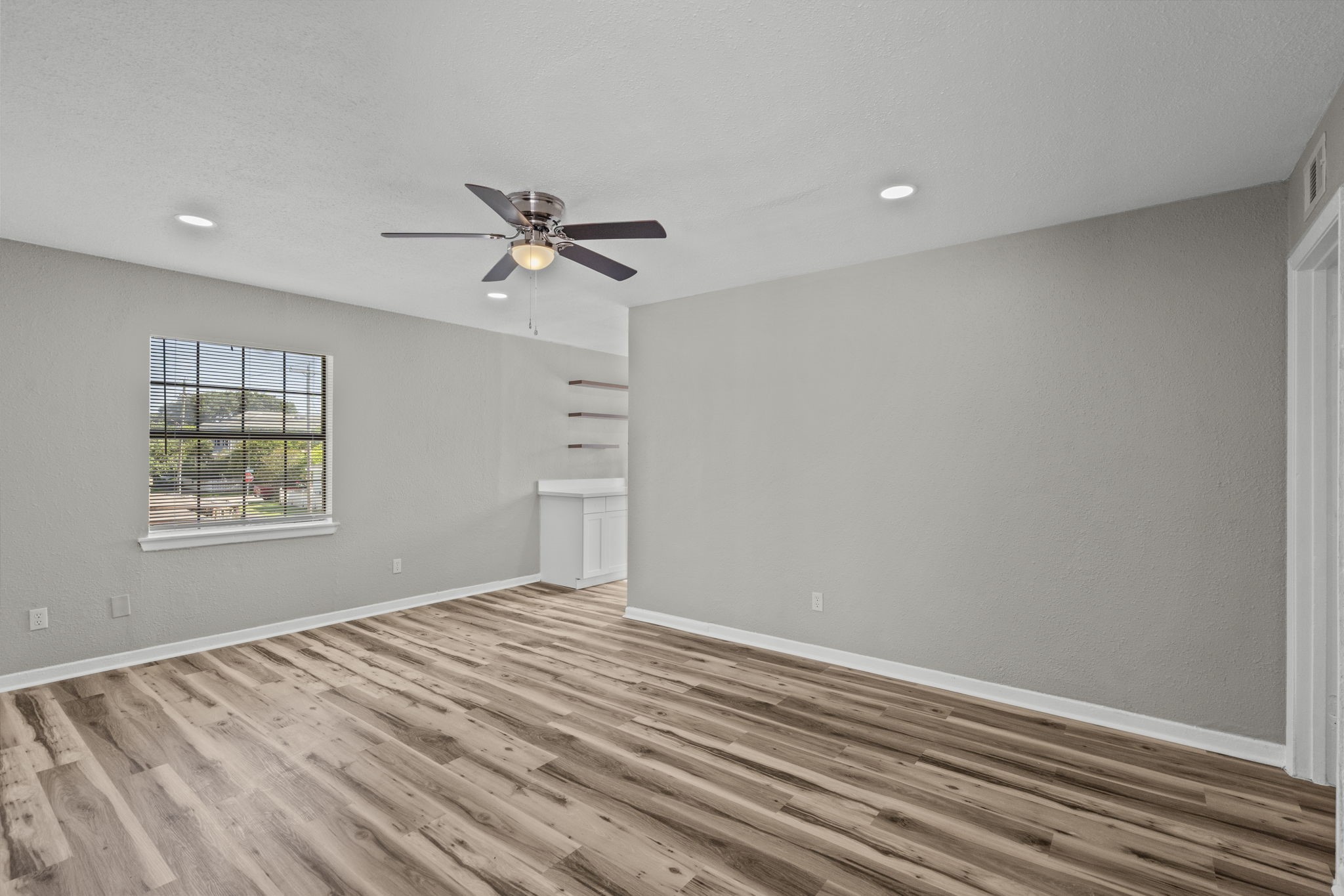 1927 Avenue M 1/2 10 Property Photo 6