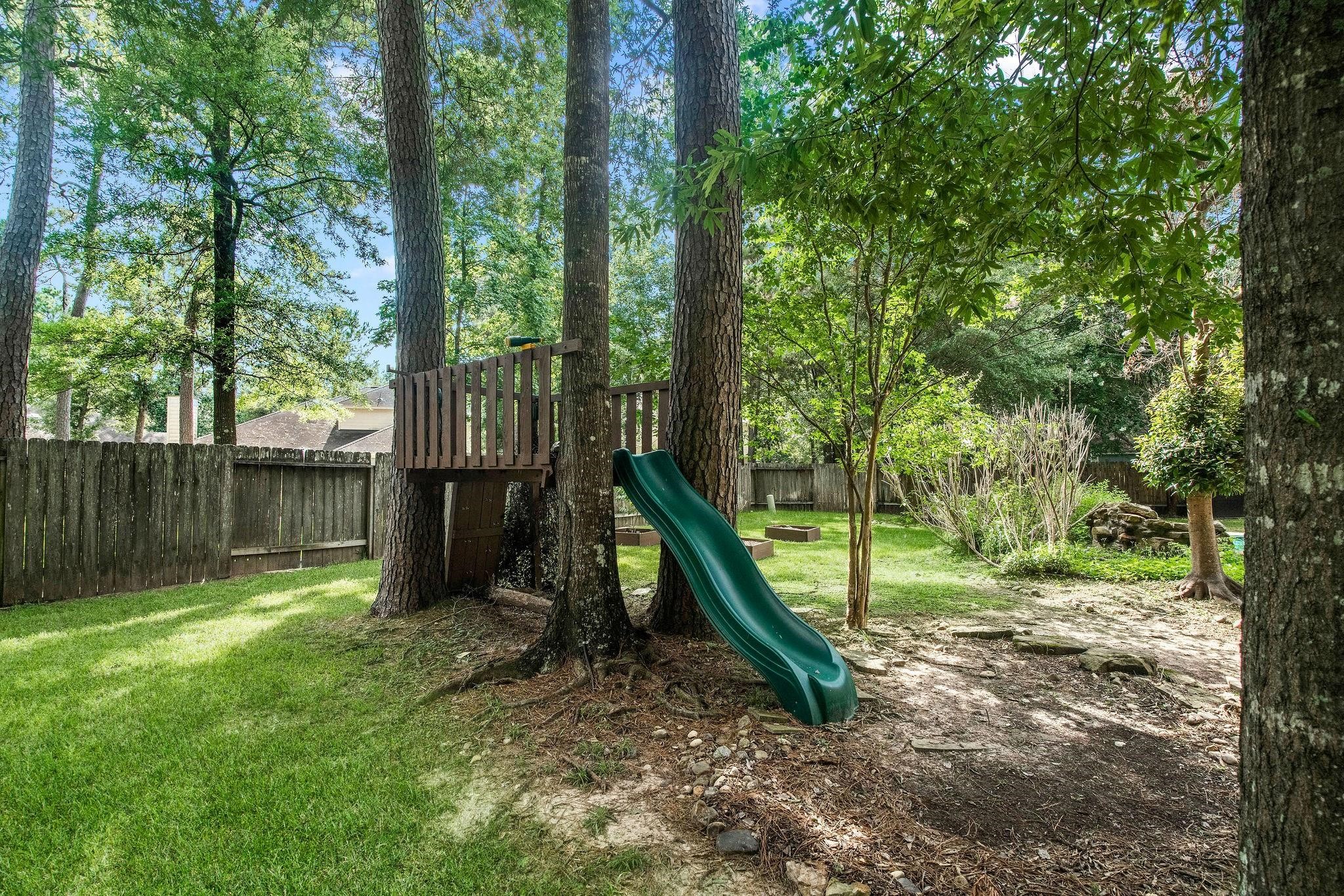 2 Hobbit Glen Drive Property Photo 3