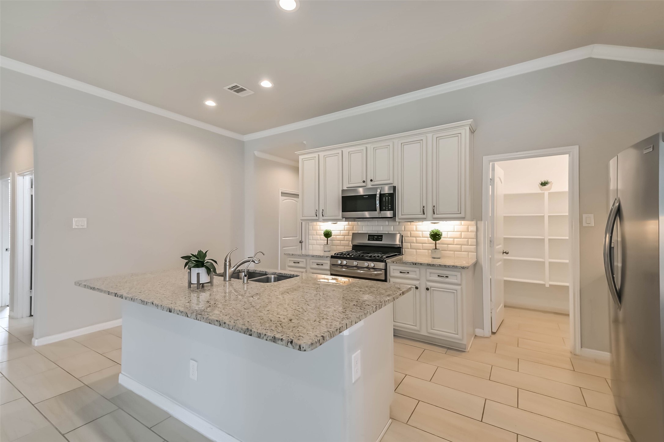 8810 Vasco Da Gama Trace Property Photo 9