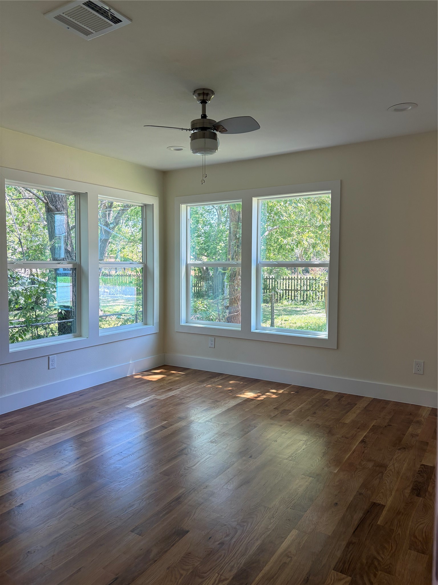 318 N Avenue H Property Photo 3