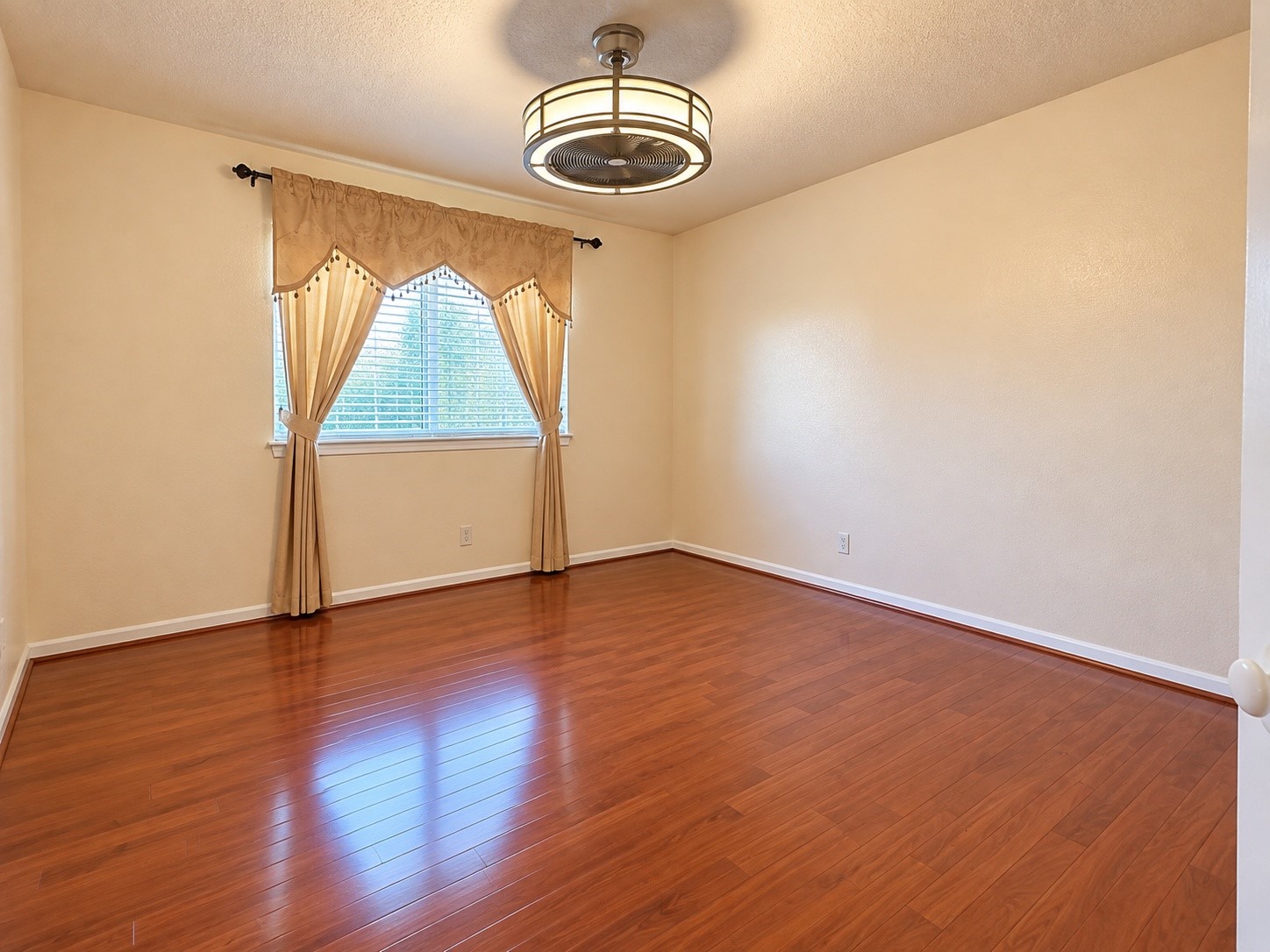 8357 Nairn Street Property Photo 7
