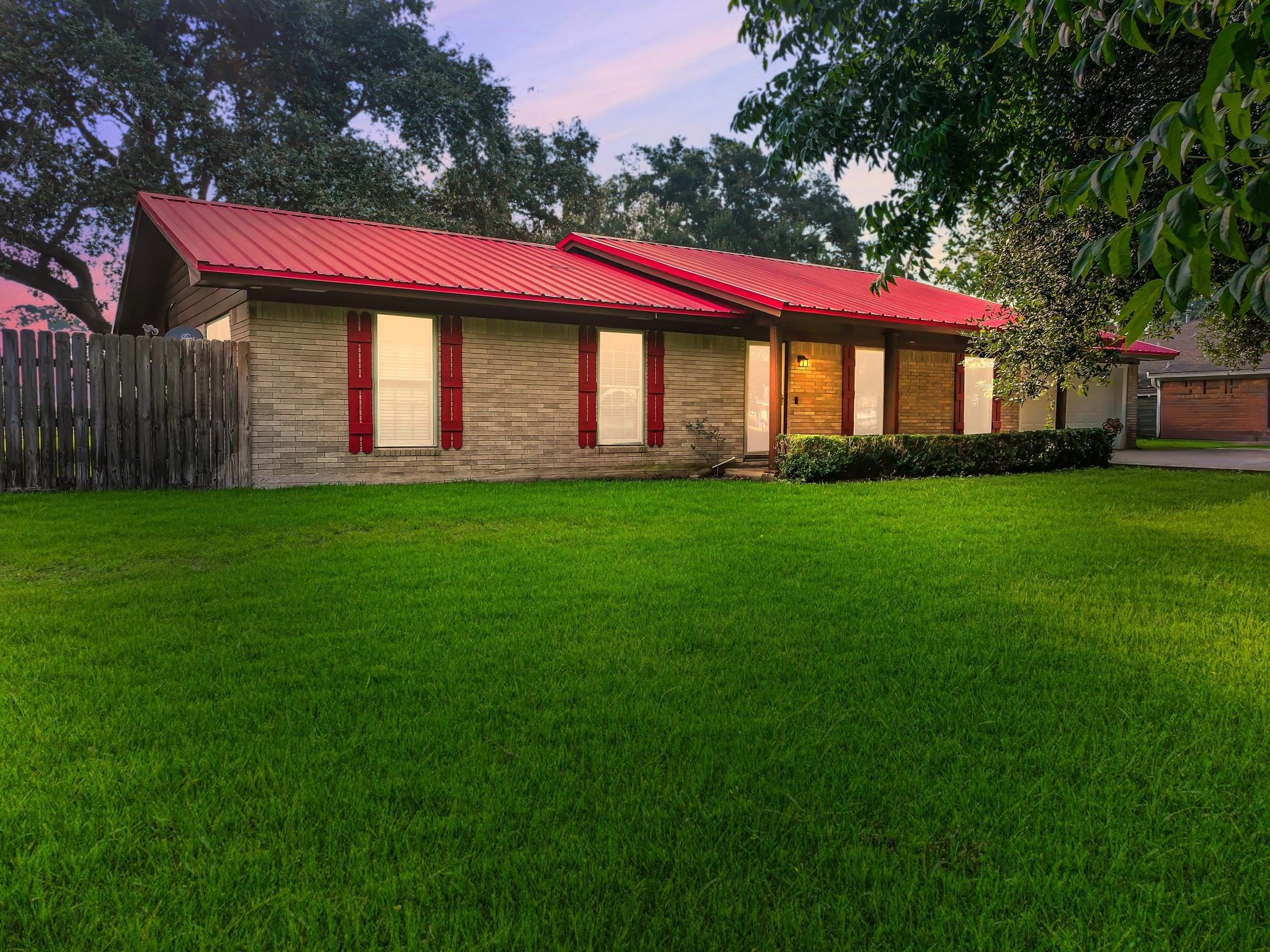 10922 Glen Oaks Street Property Photo 1