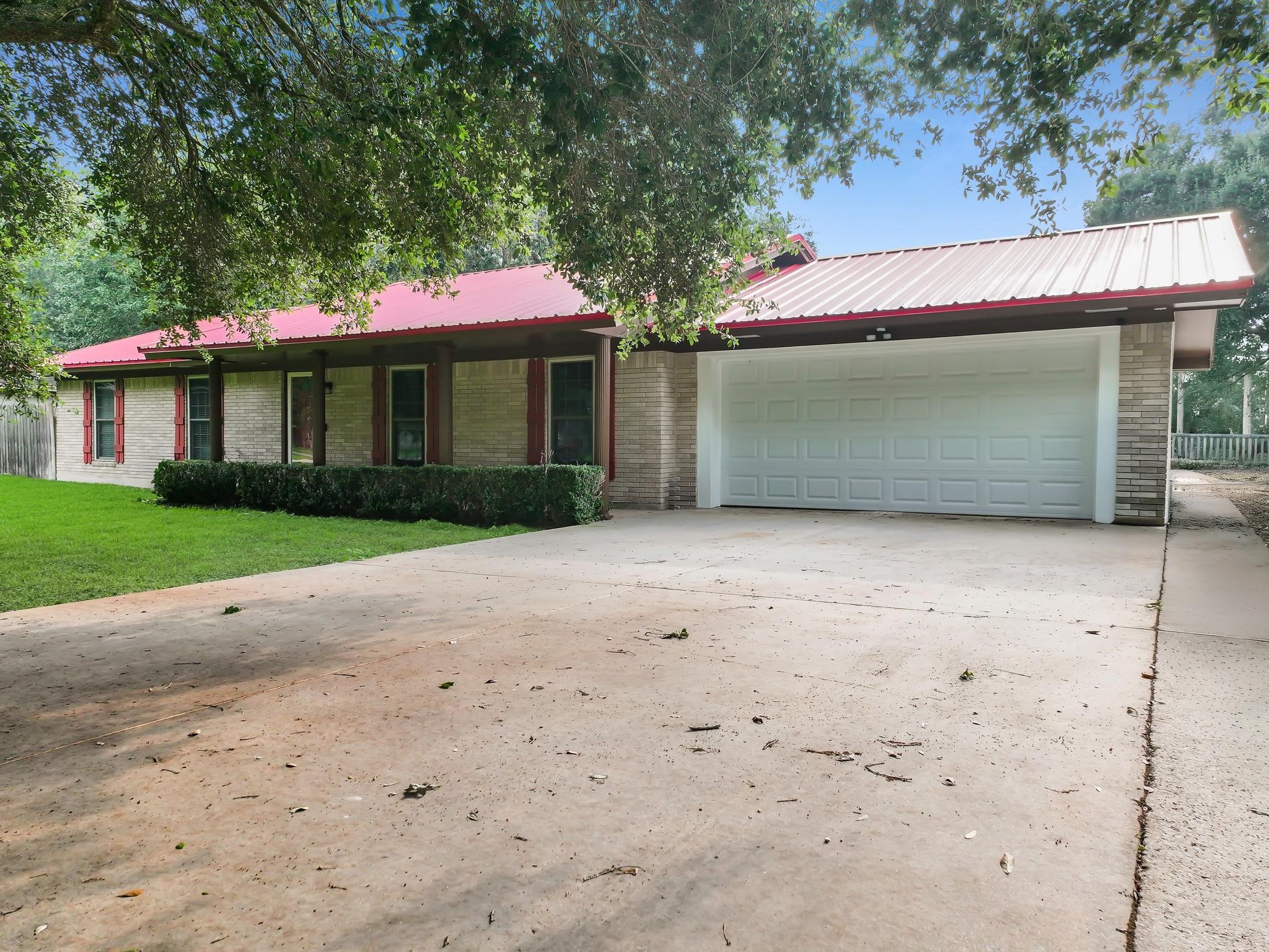 10922 Glen Oaks Street Property Photo 3