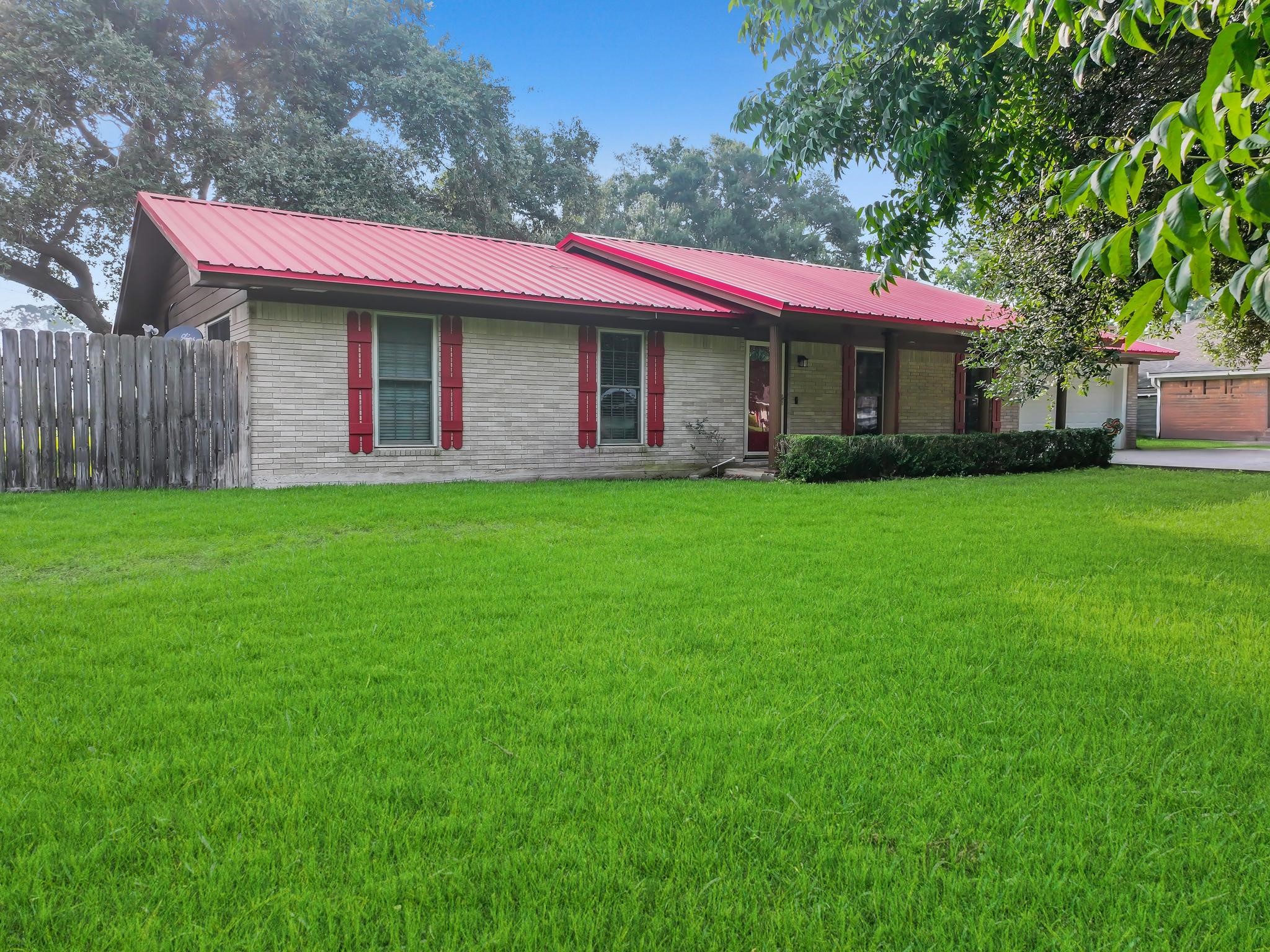10922 Glen Oaks Street Property Photo 4