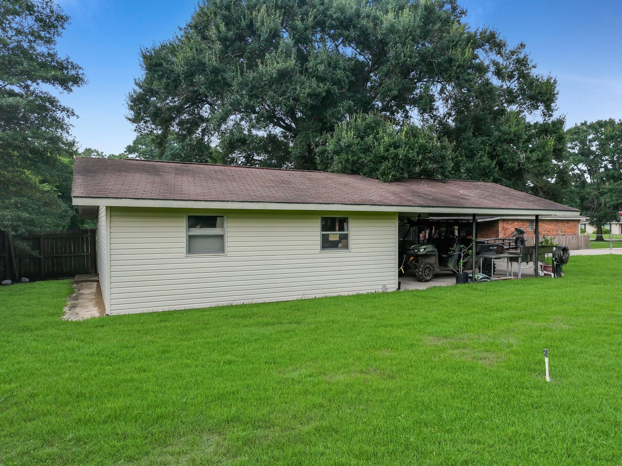 10922 Glen Oaks Street Property Photo 10