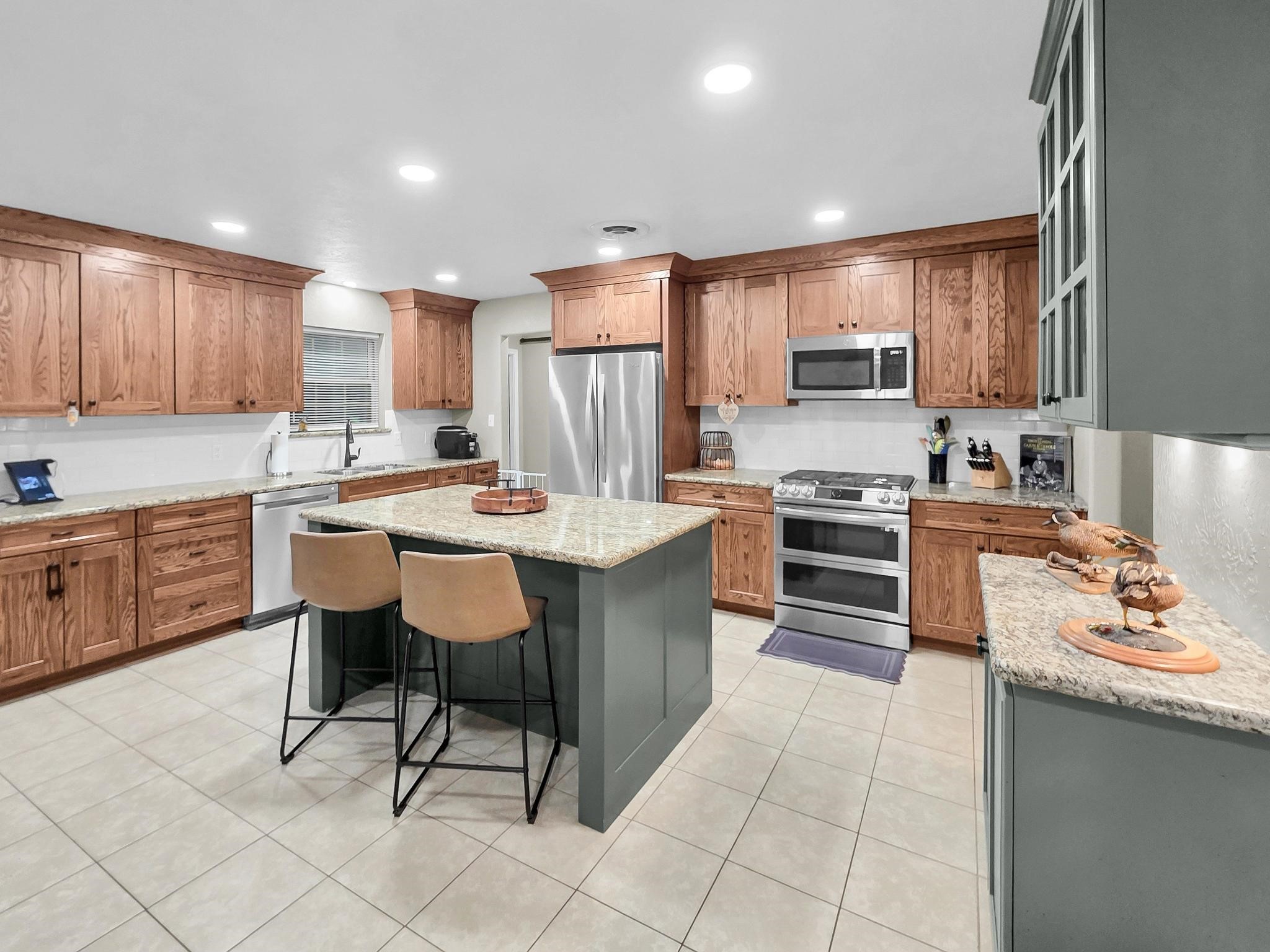 10922 Glen Oaks Street Property Photo 16