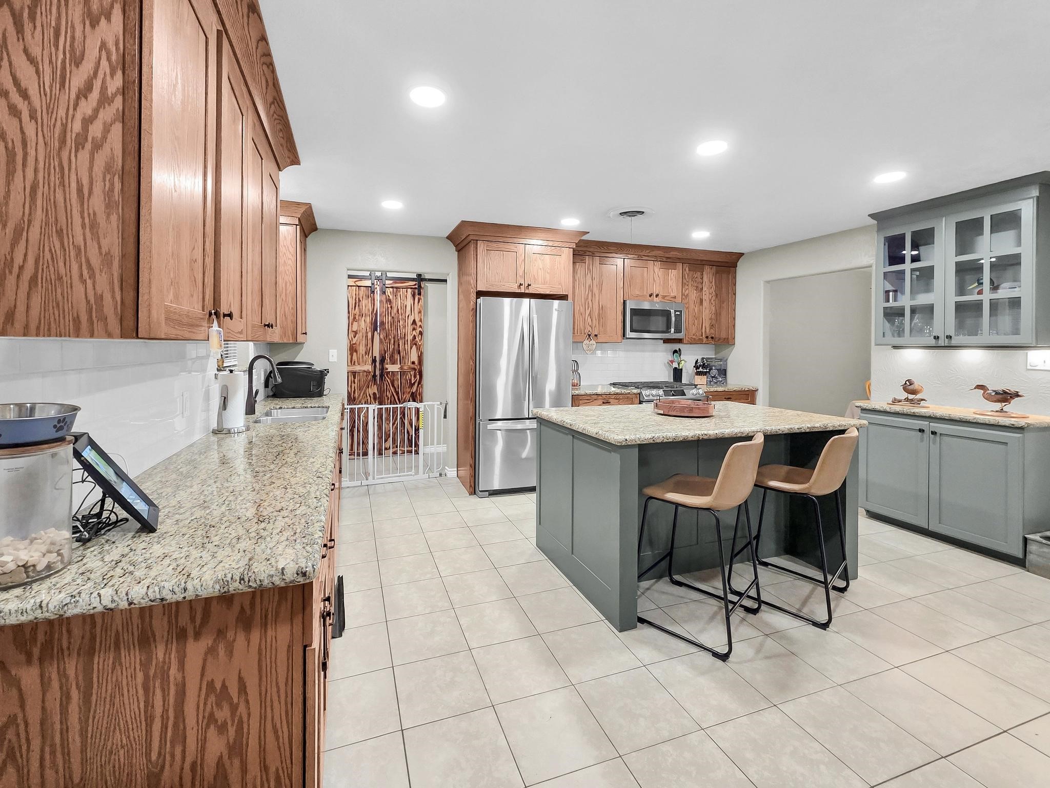 10922 Glen Oaks Street Property Photo 17