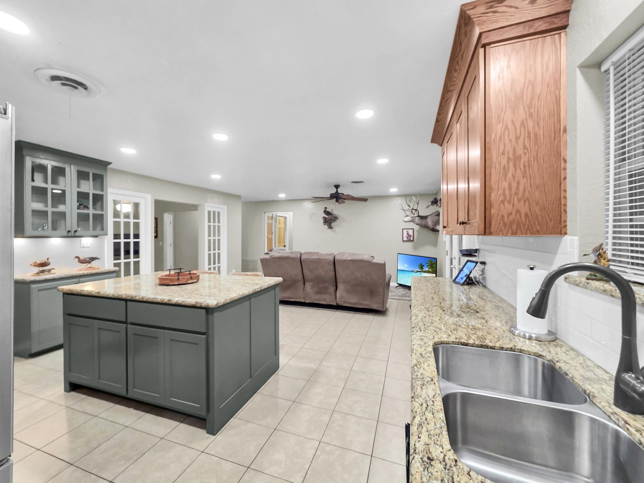 10922 Glen Oaks Street Property Photo 18