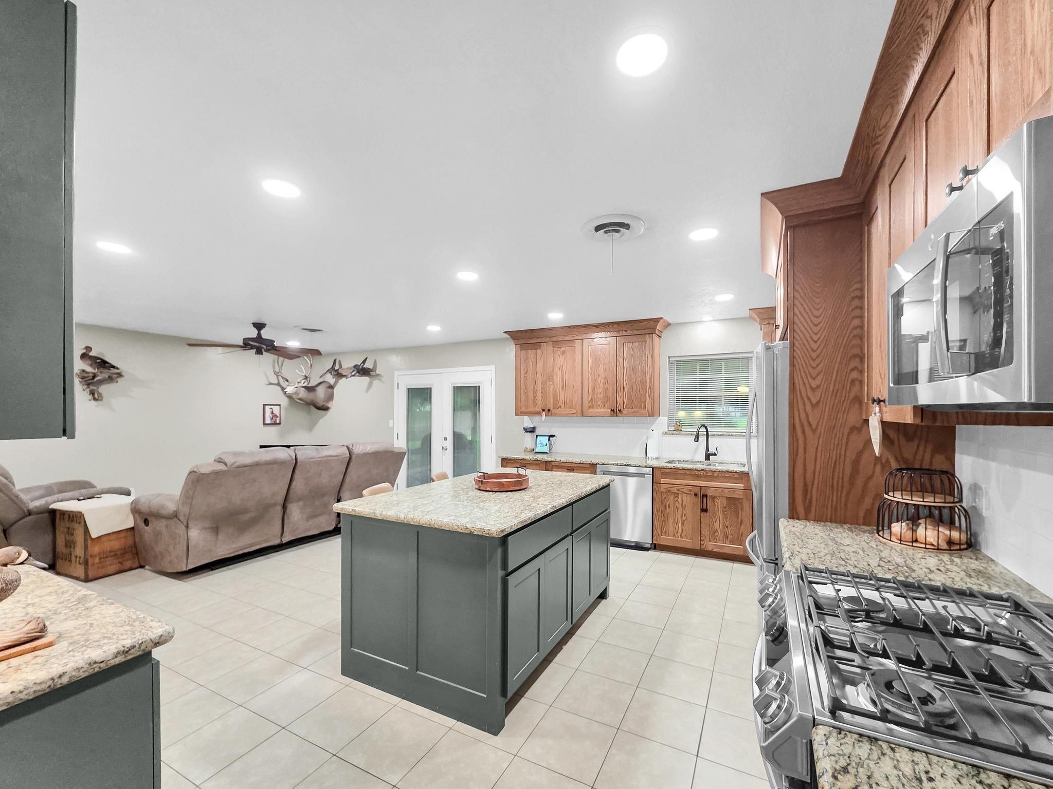 10922 Glen Oaks Street Property Photo 19