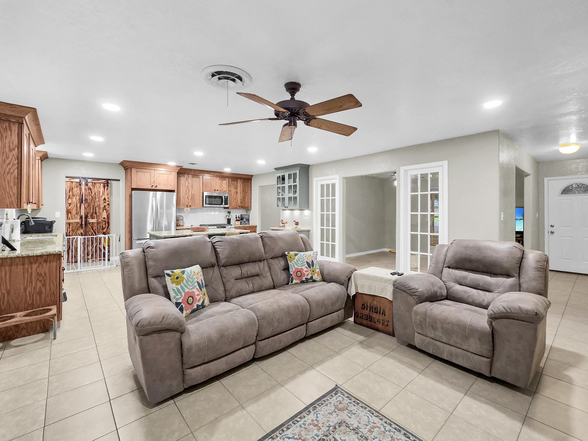 10922 Glen Oaks Street Property Photo 21