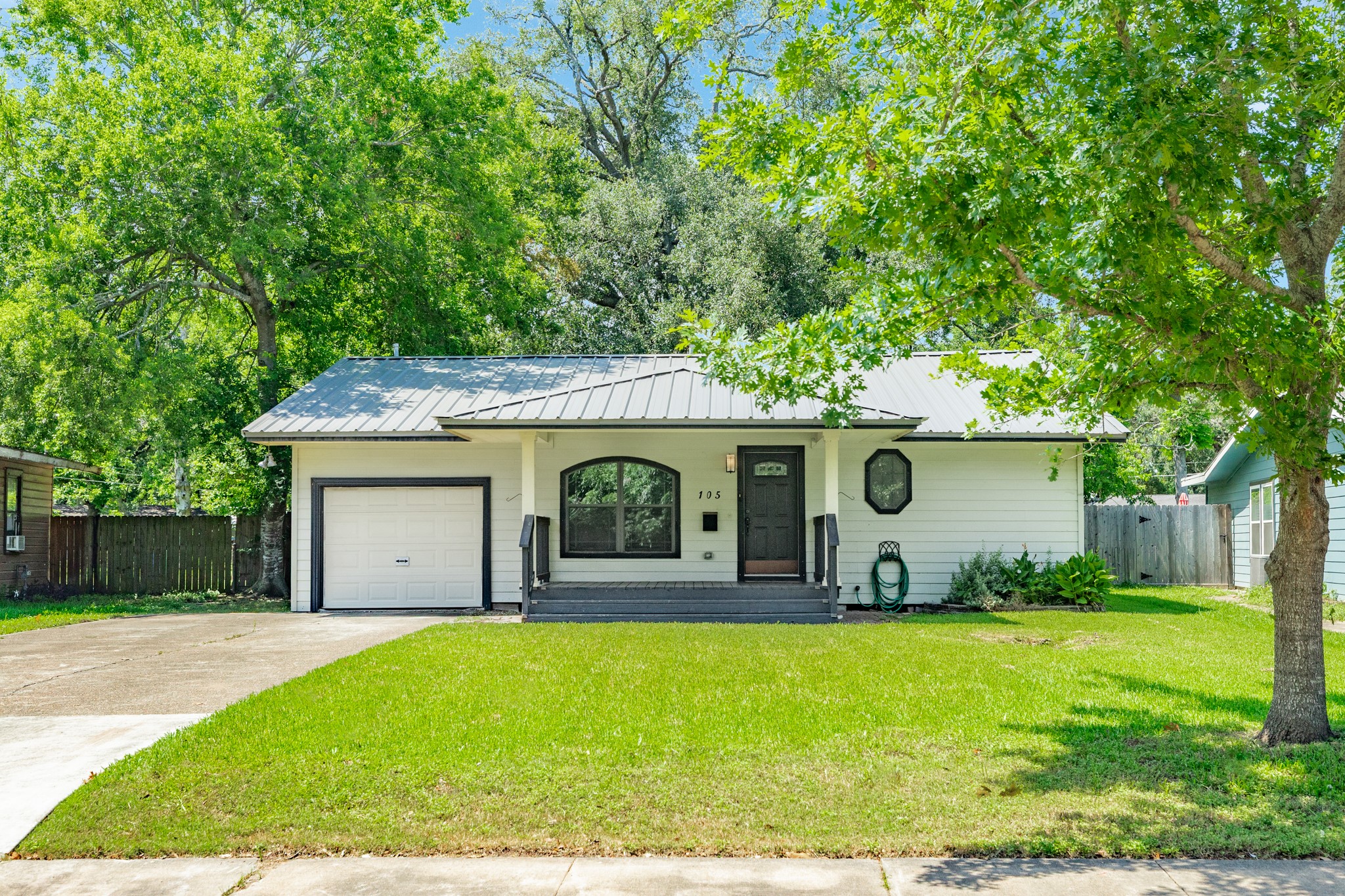 105 Wisteria Street Property Photo 1