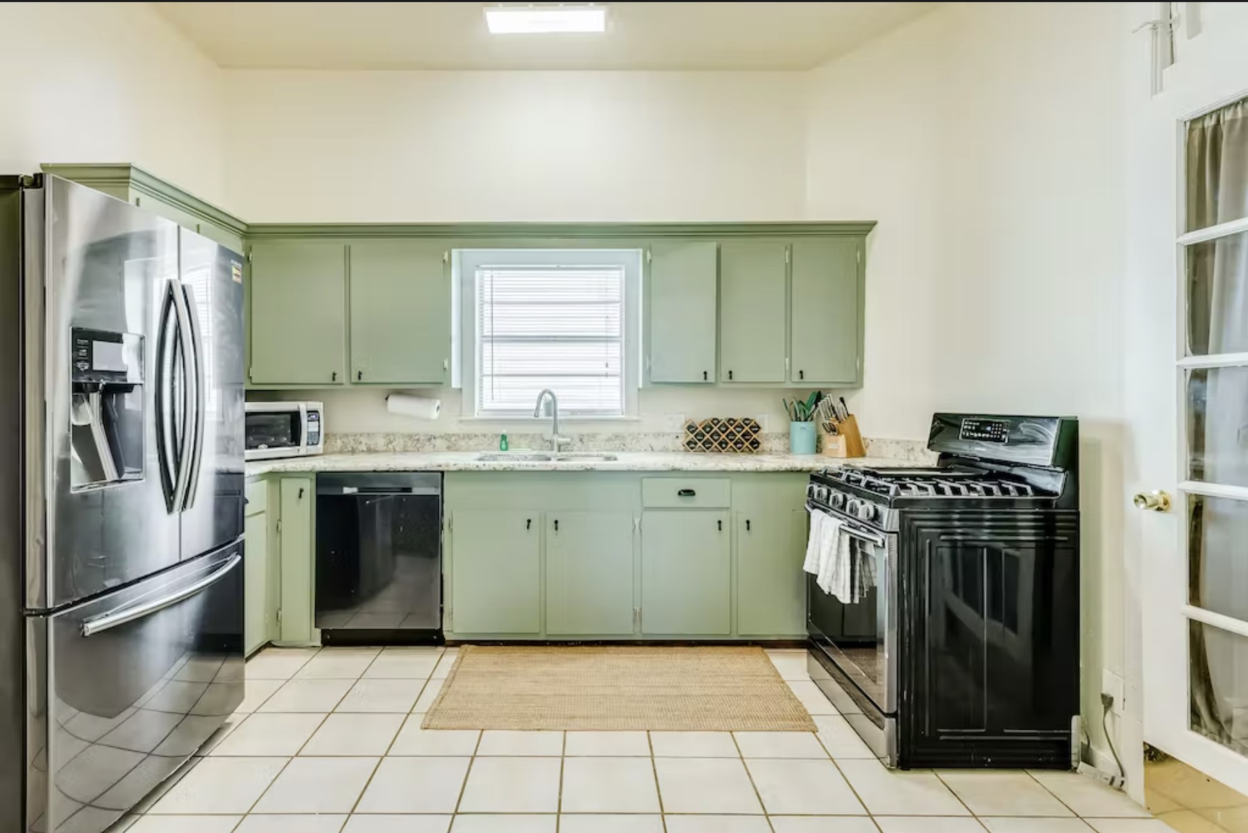 1628 17th Property Photo 8