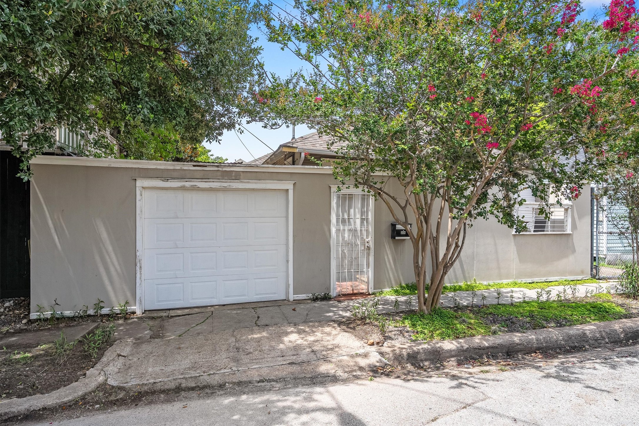 304 Bomar Street Property Photo 1