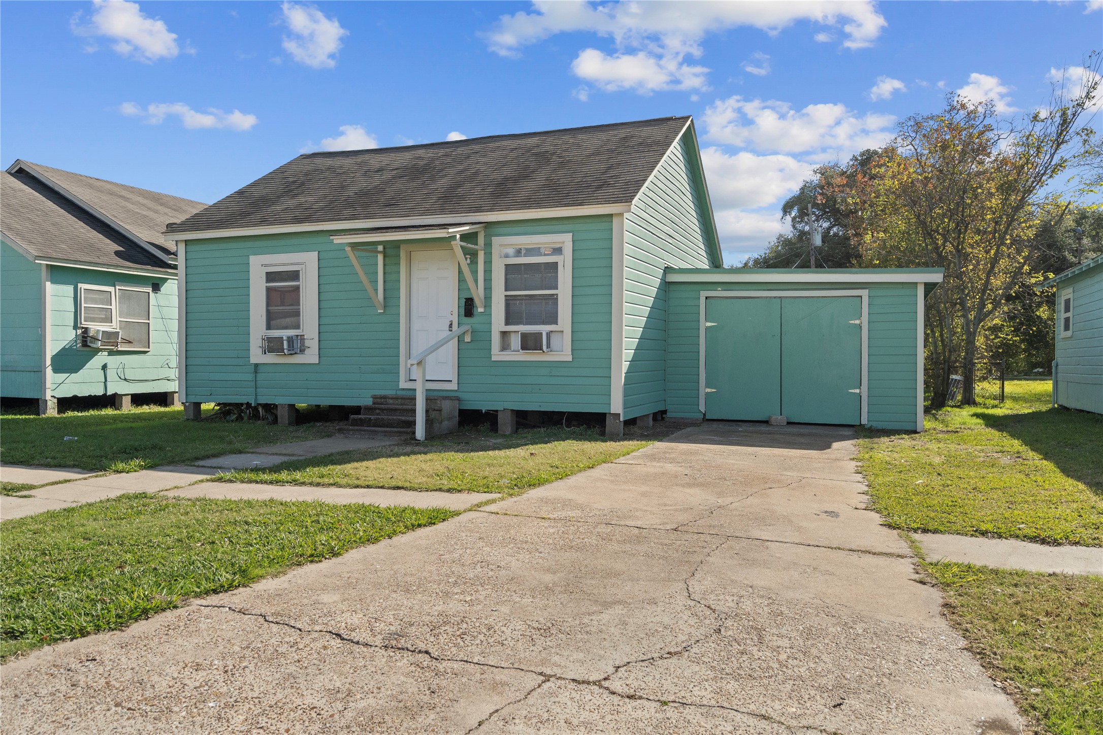 915 4th Avenue N Property Photo 2