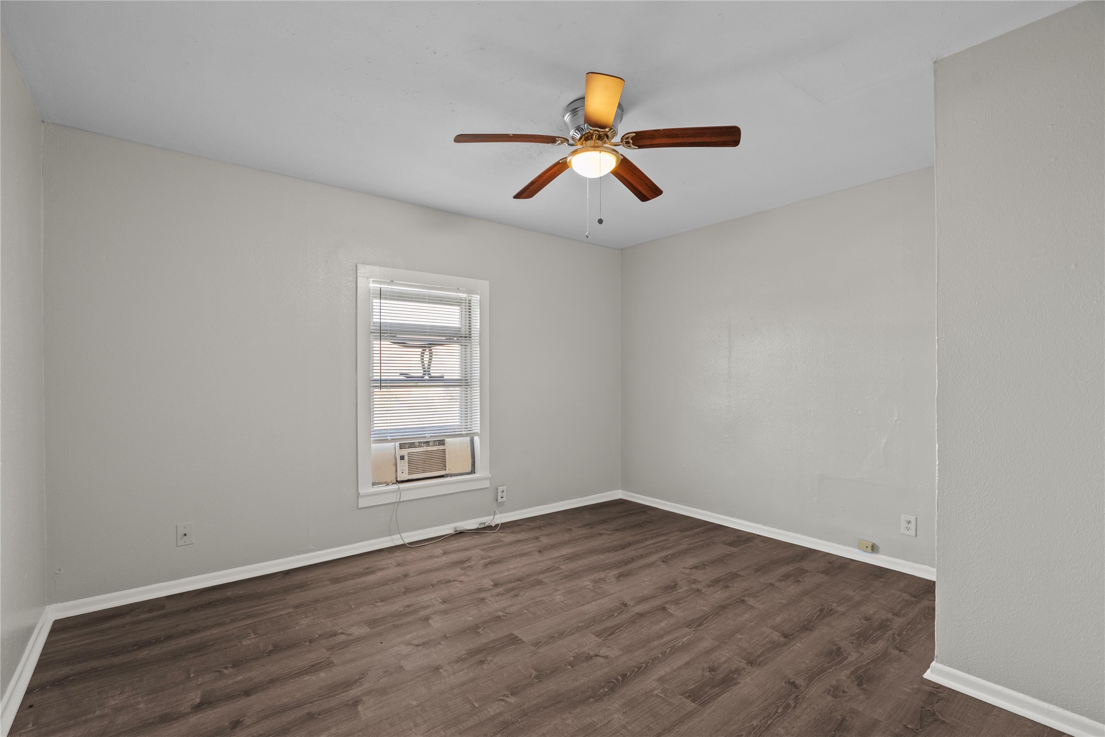 915 4th Avenue N Property Photo 9