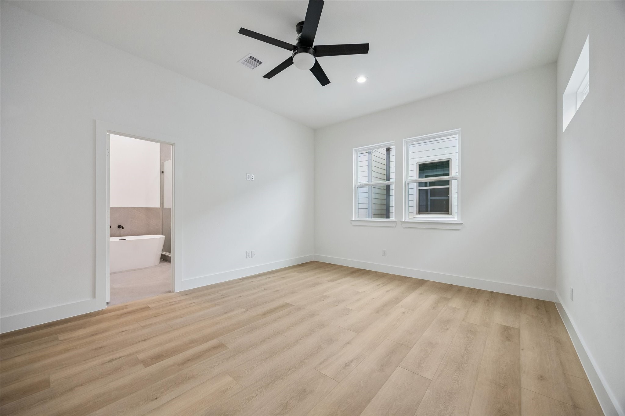 738 Curtin Street Property Photo 23