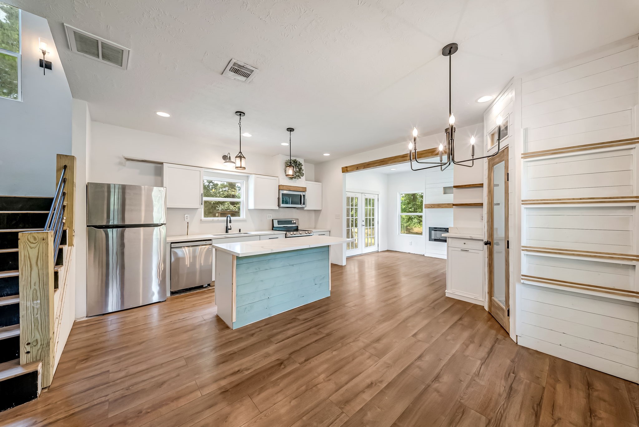 5415 Highway 105 Property Photo 8