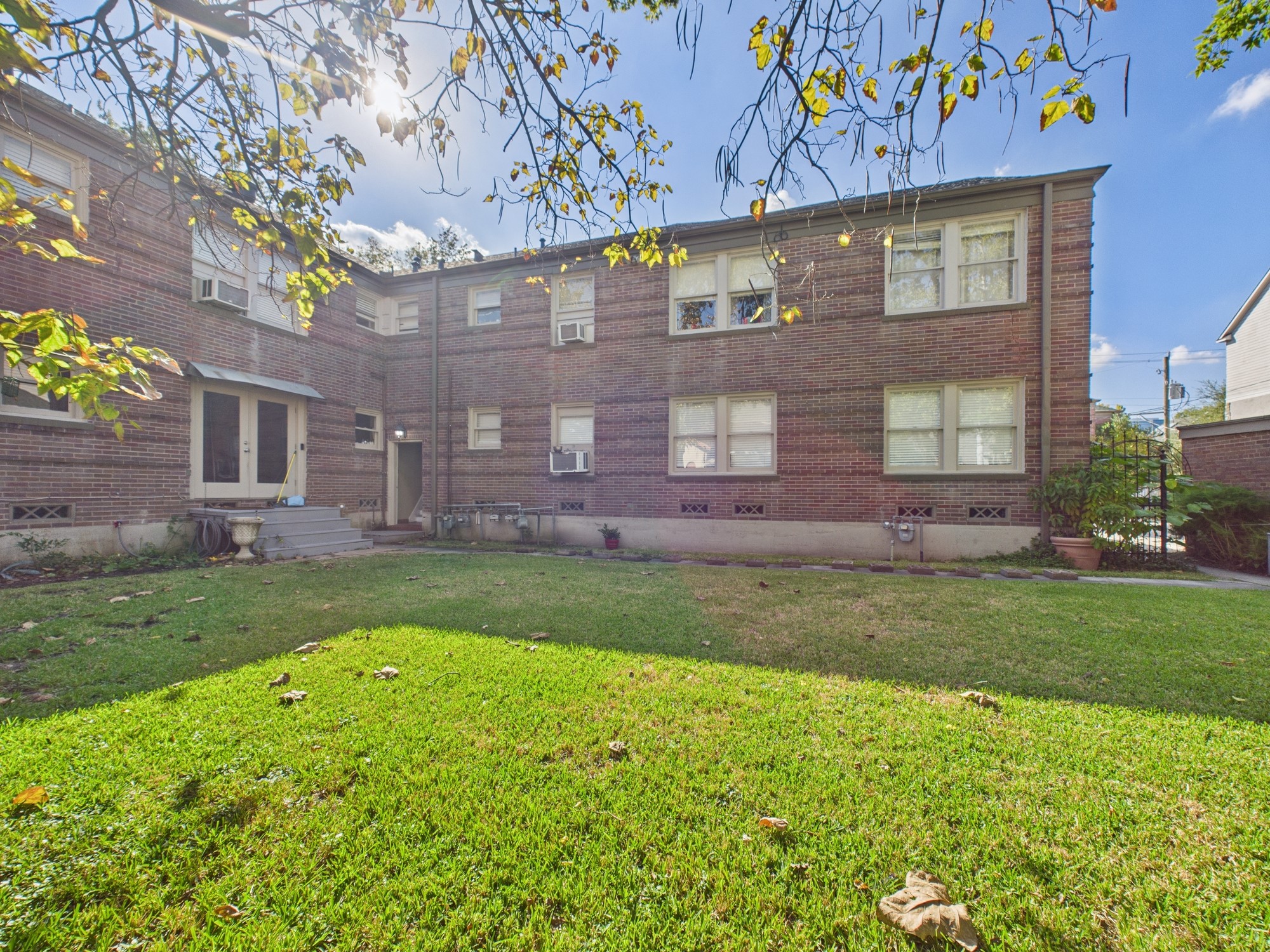 1920 Richmond Avenue 16 Property Photo 13
