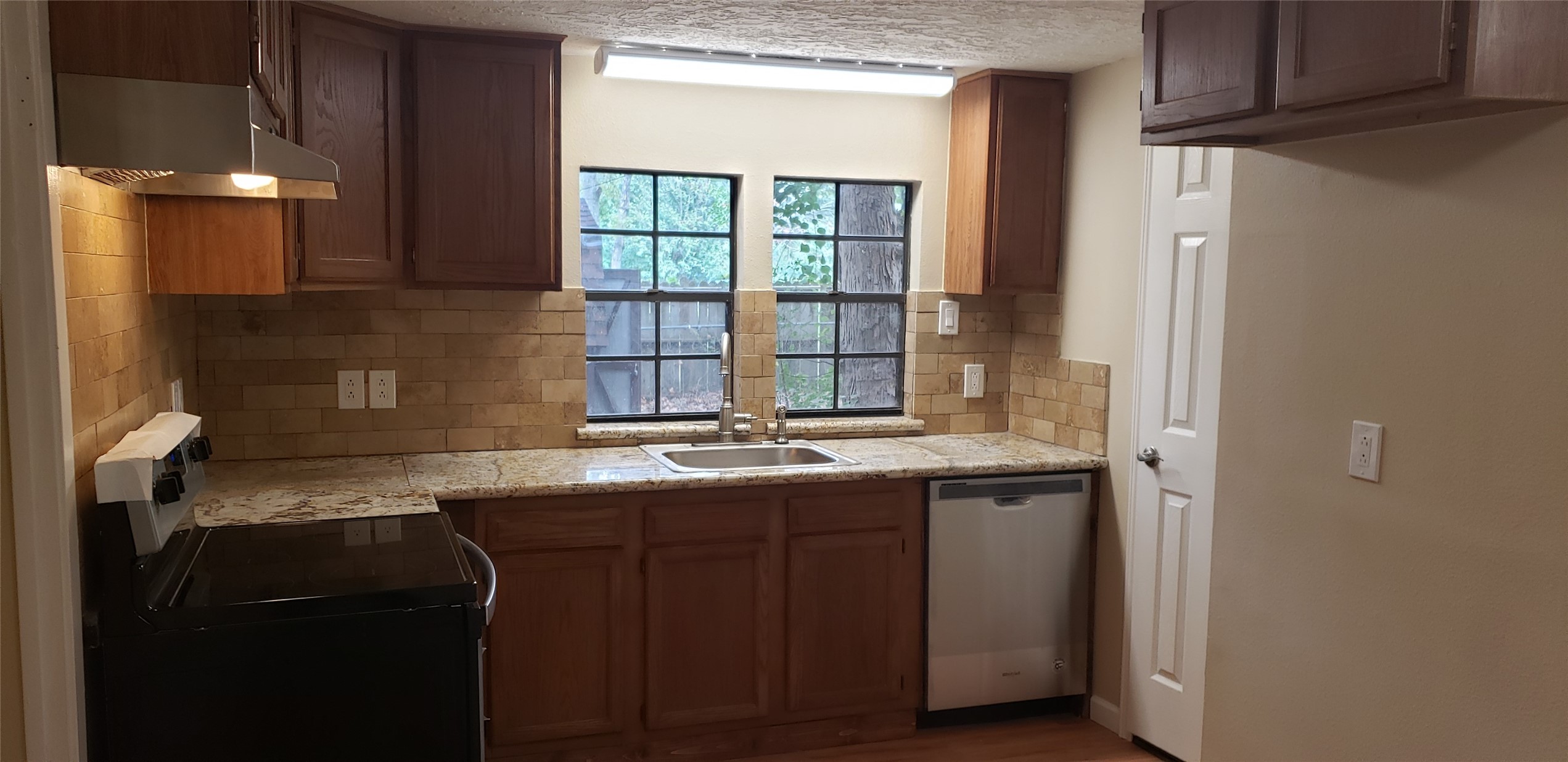 15906 Long Neck Property Photo 9