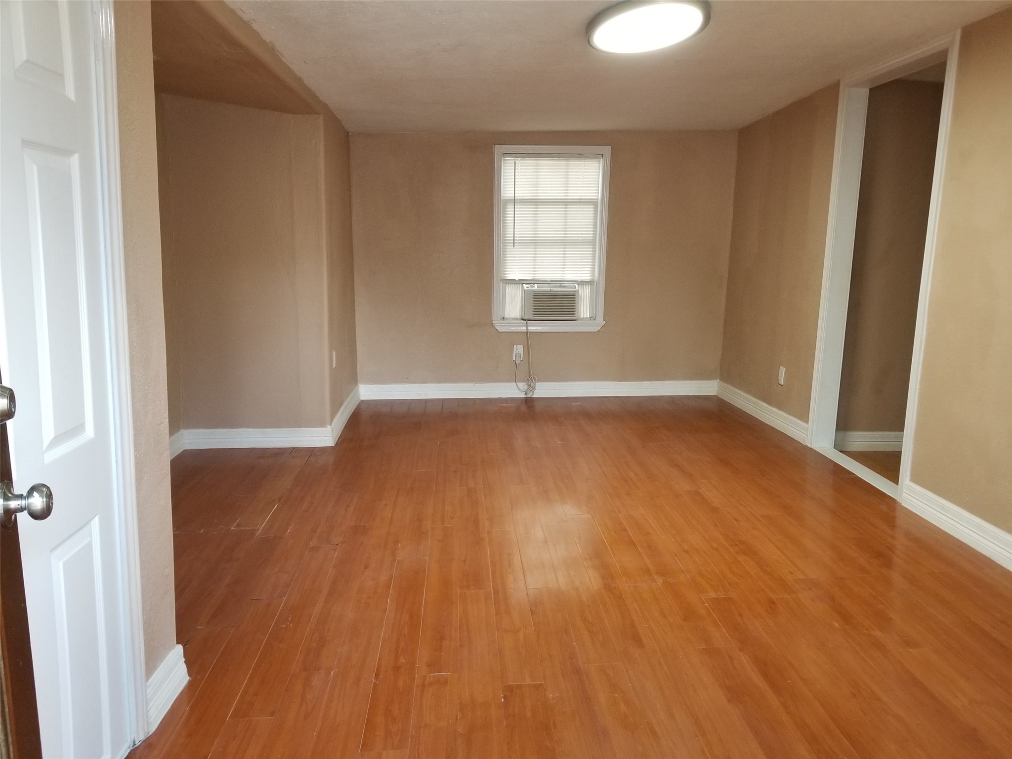 4714 Sharon Street Property Photo 4