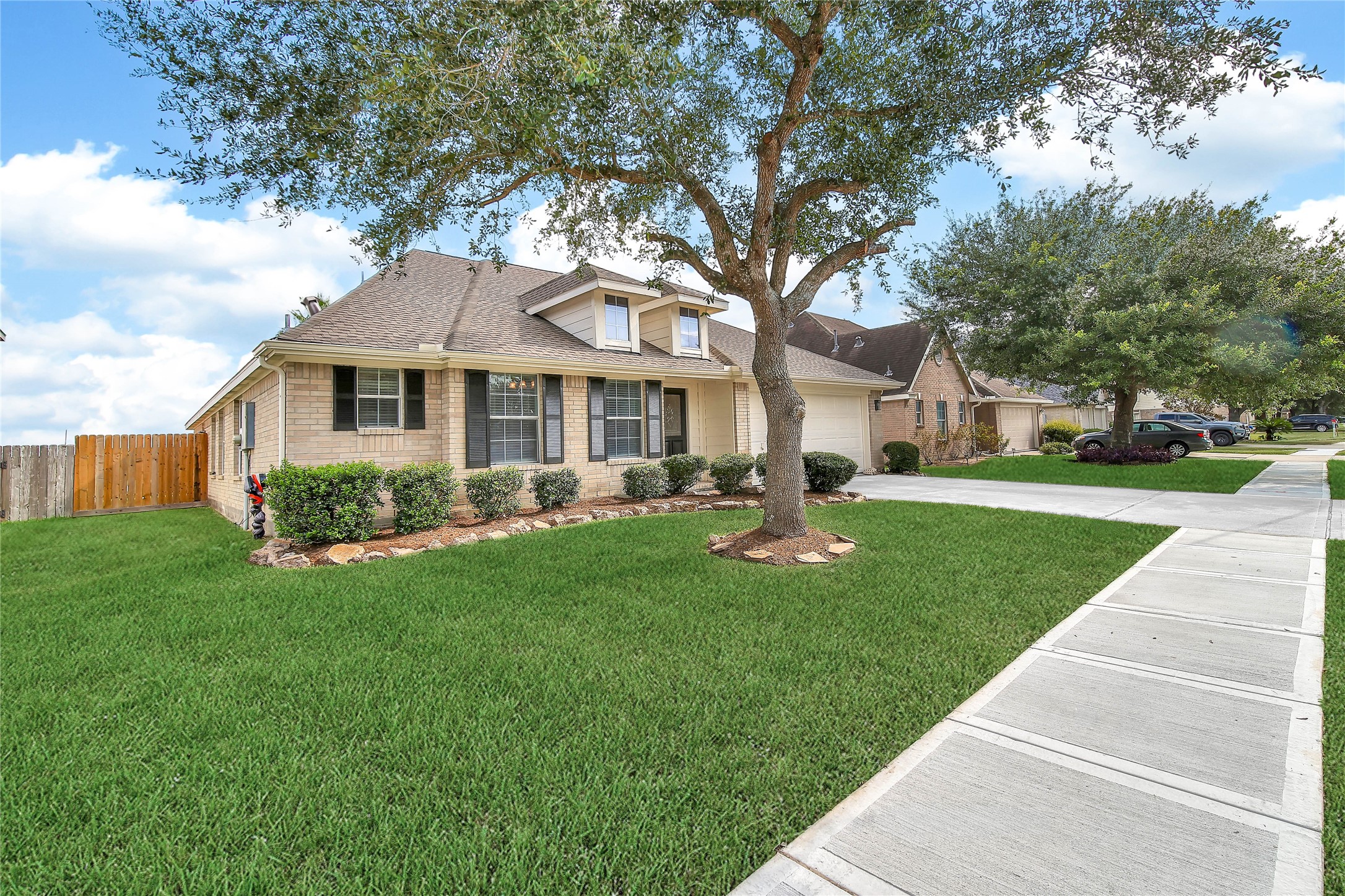 6403 Larrycrest Drive Property Photo 2