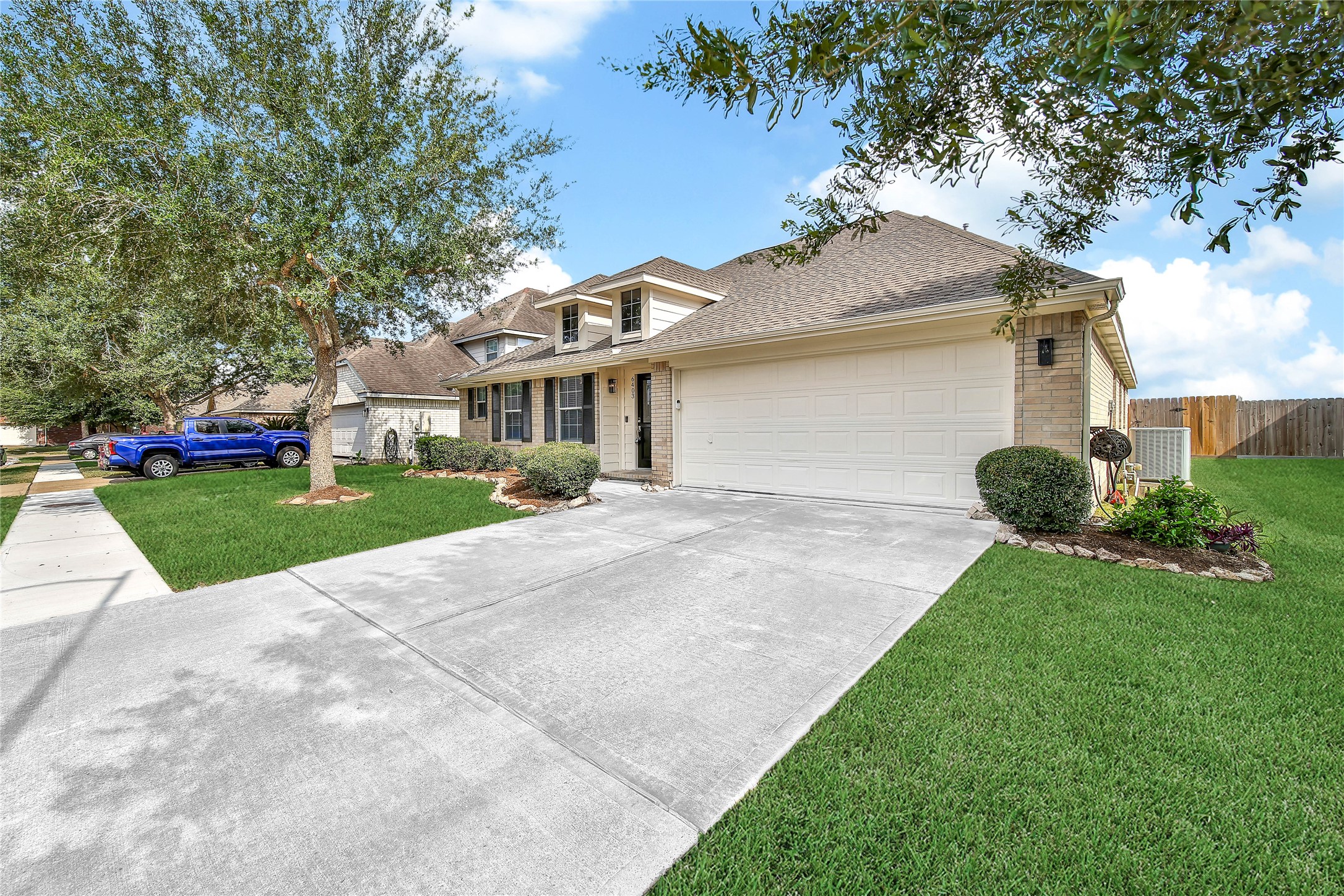 6403 Larrycrest Drive Property Photo 3