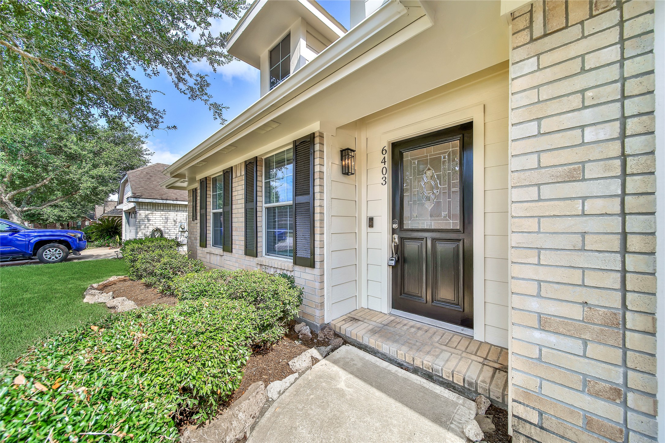 6403 Larrycrest Drive Property Photo 4